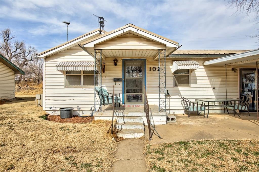 102 Village Dr