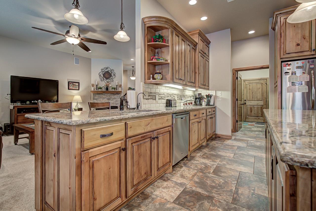 527 Grizzly Ln