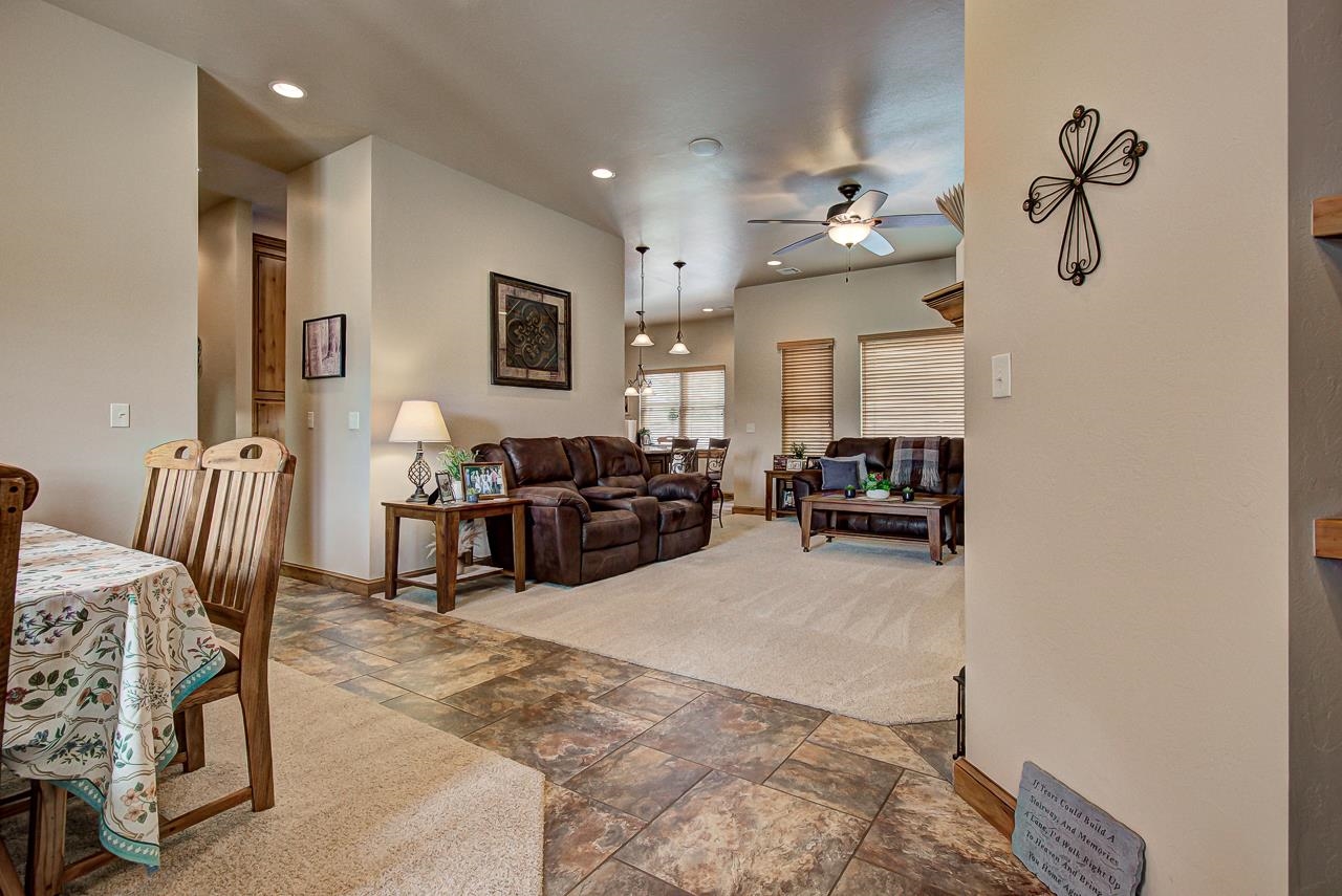 527 Grizzly Ln