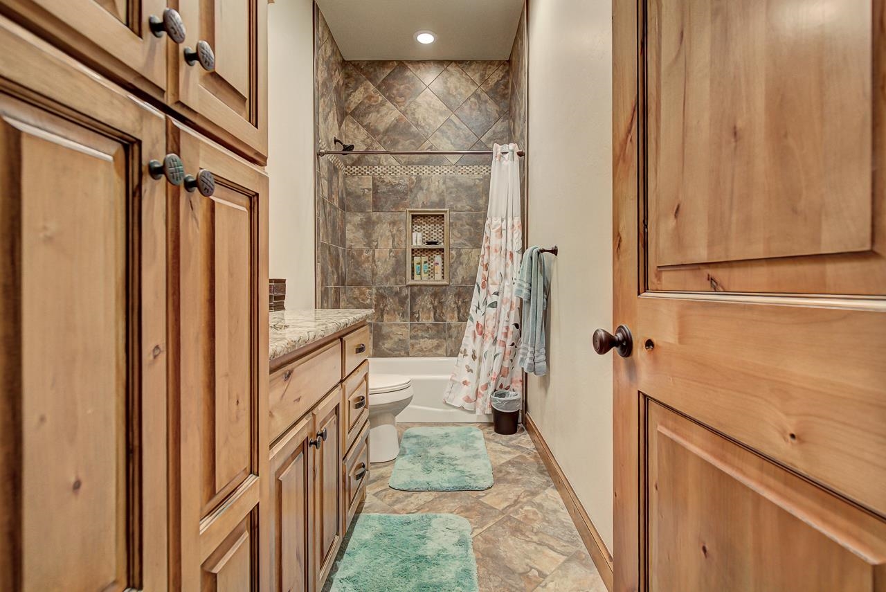 527 Grizzly Ln