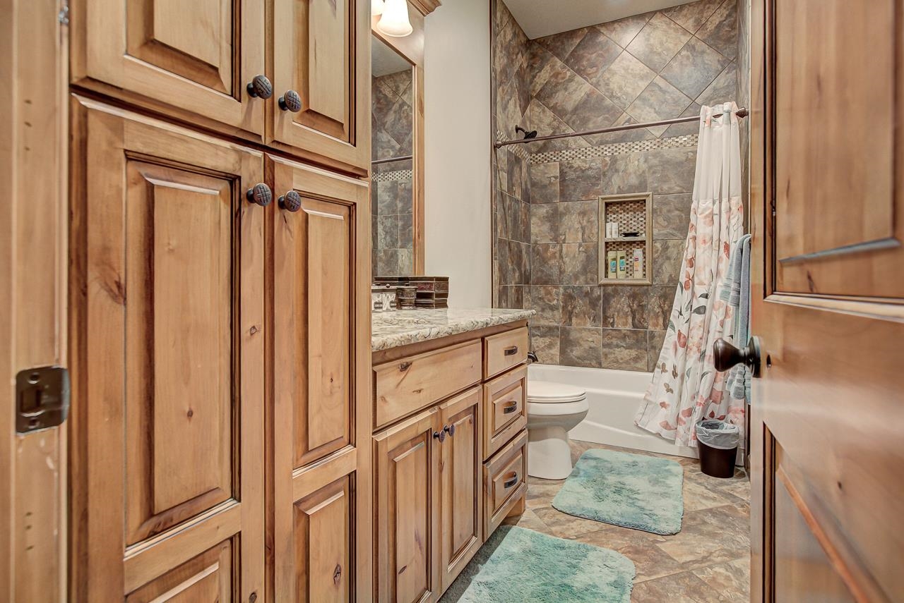 527 Grizzly Ln