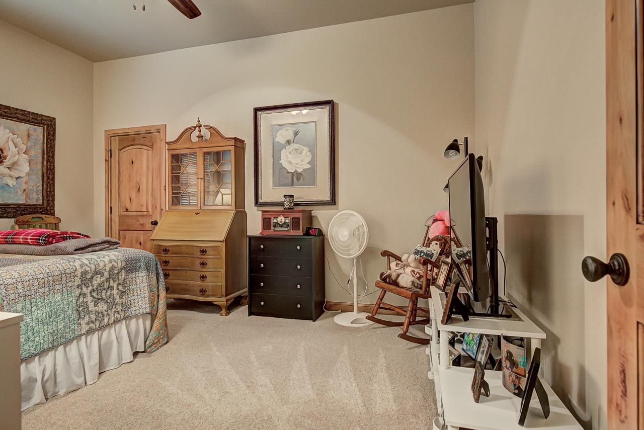 527 Grizzly Ln