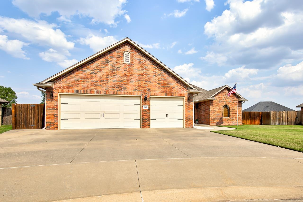 527 Grizzly Ln