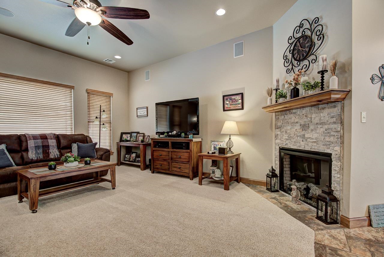 527 Grizzly Ln