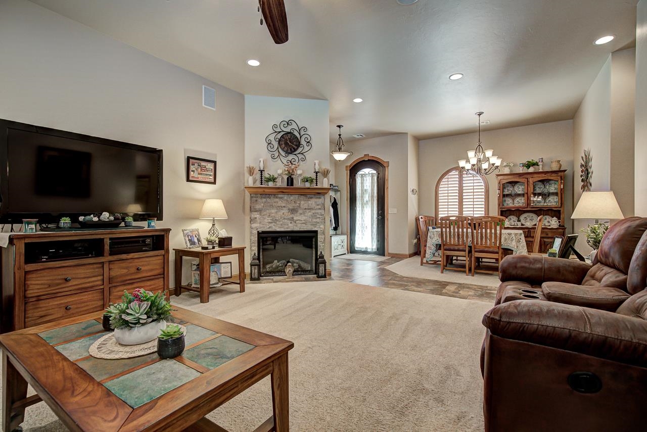 527 Grizzly Ln