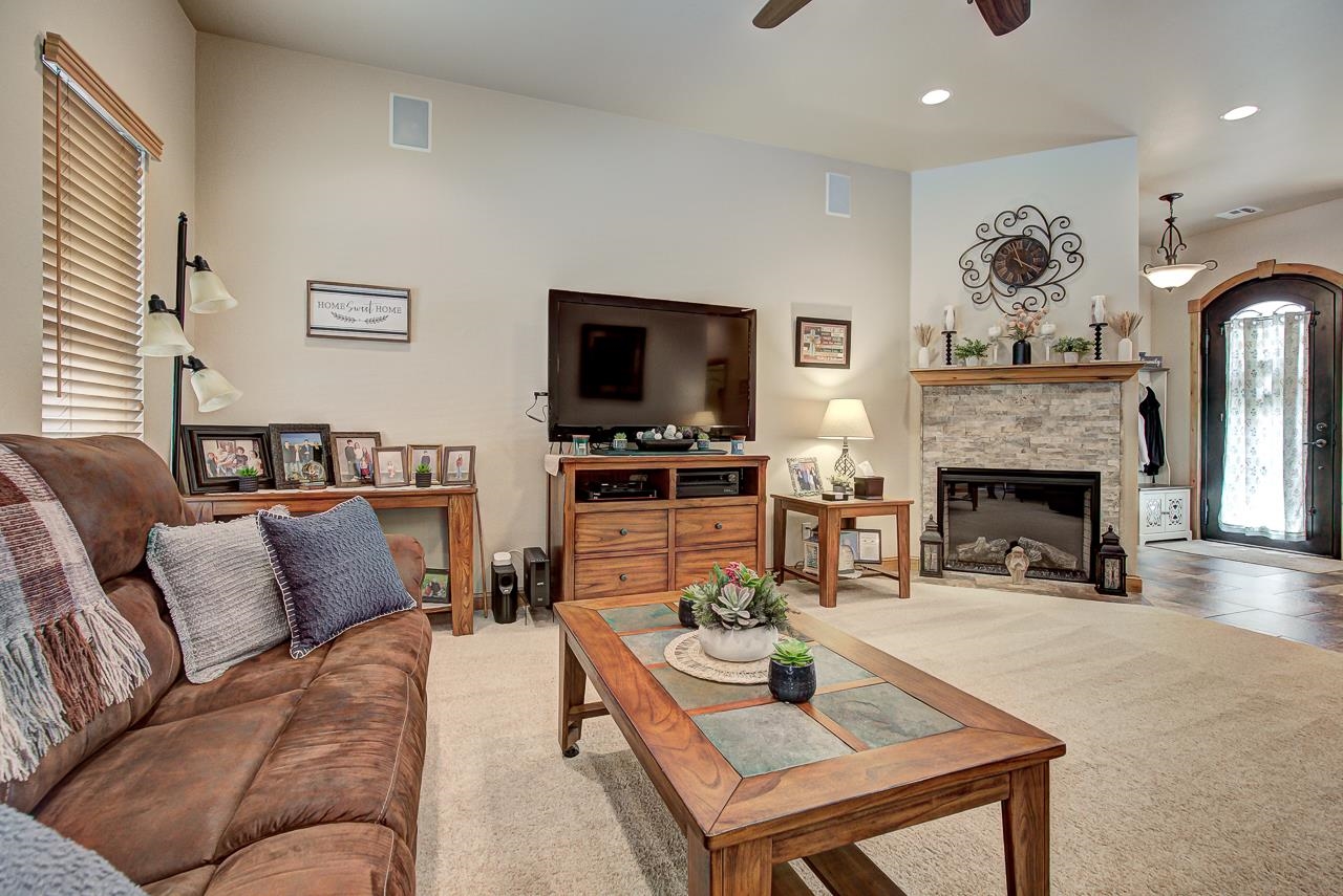 527 Grizzly Ln