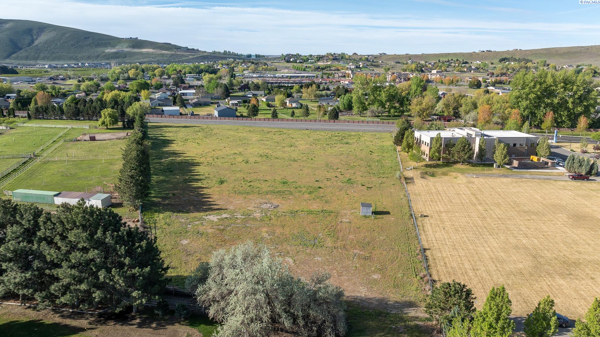3807 E Lattin Rd, West Richland, WA 99353