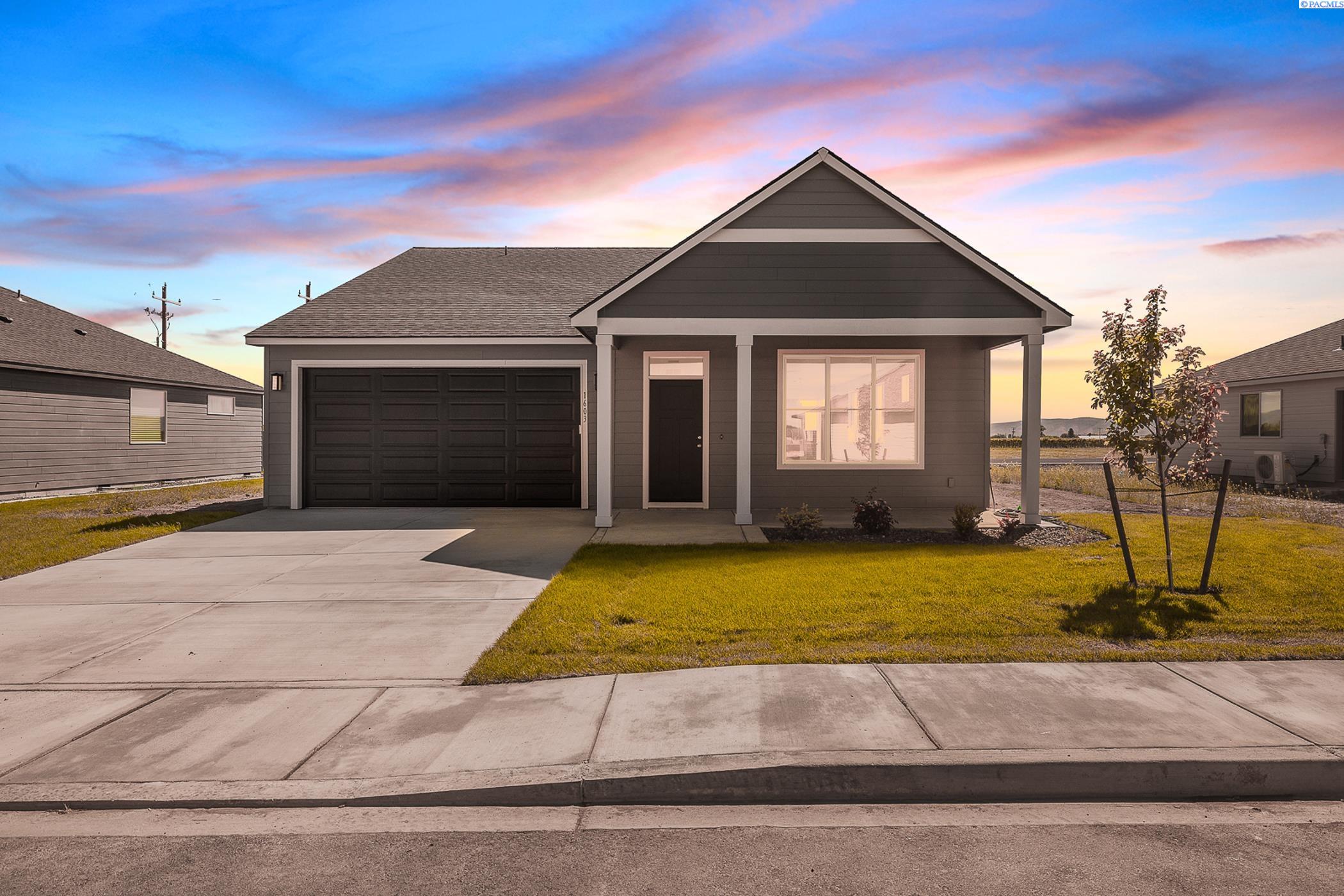 1603 Diamond Ave, Grandview WA 98930