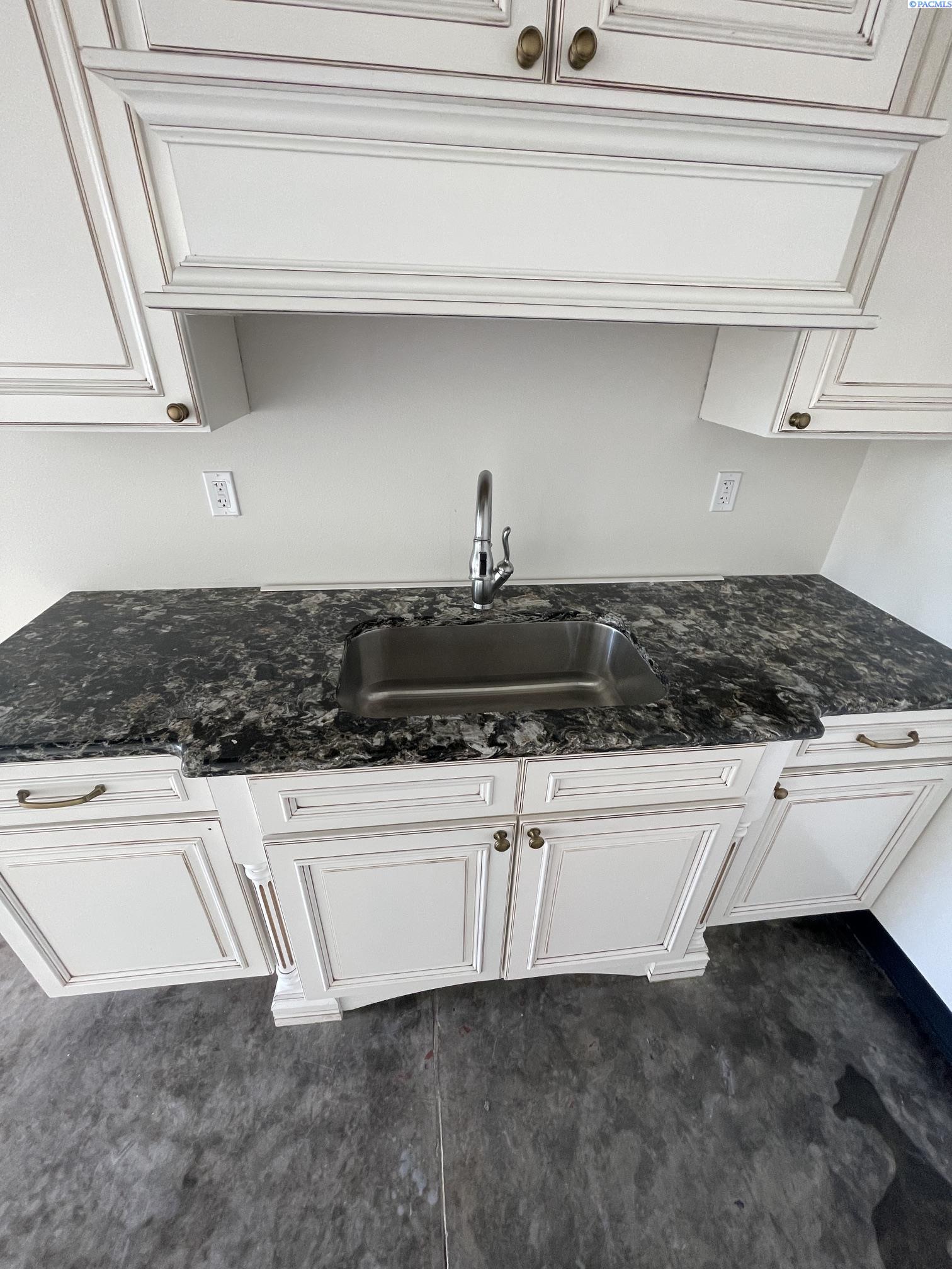 4330 Van Giesen St #106, West Richland, WA 99353