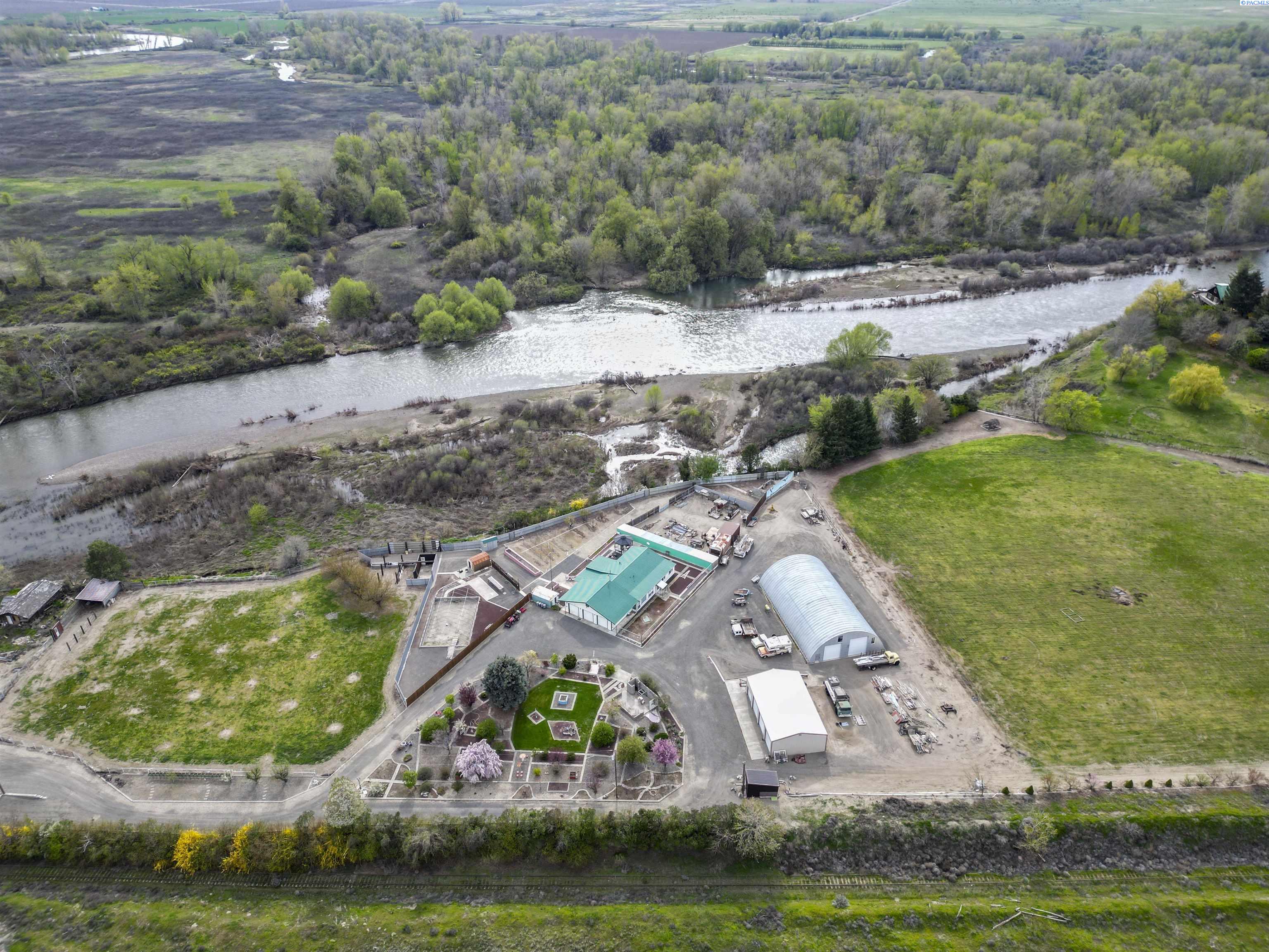 1202 W Hudson Rd, Granger WA 98932