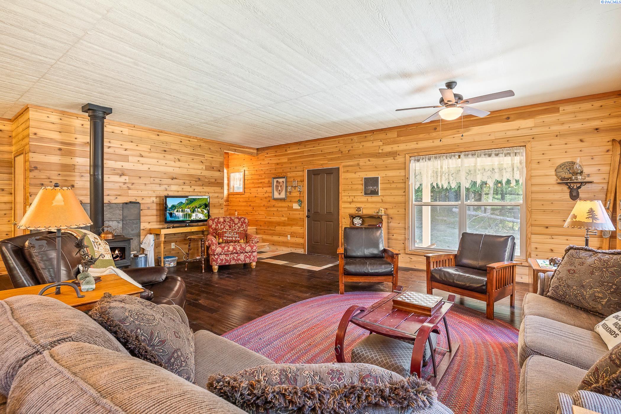 9400 Lewis Peak Rd, Waitsburg, WA 99329