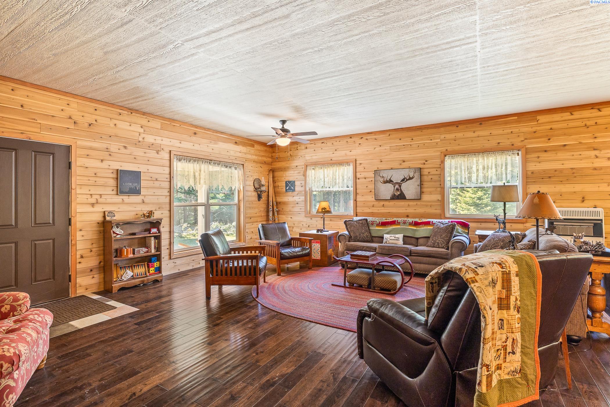 9400 Lewis Peak Rd, Waitsburg, WA 99329