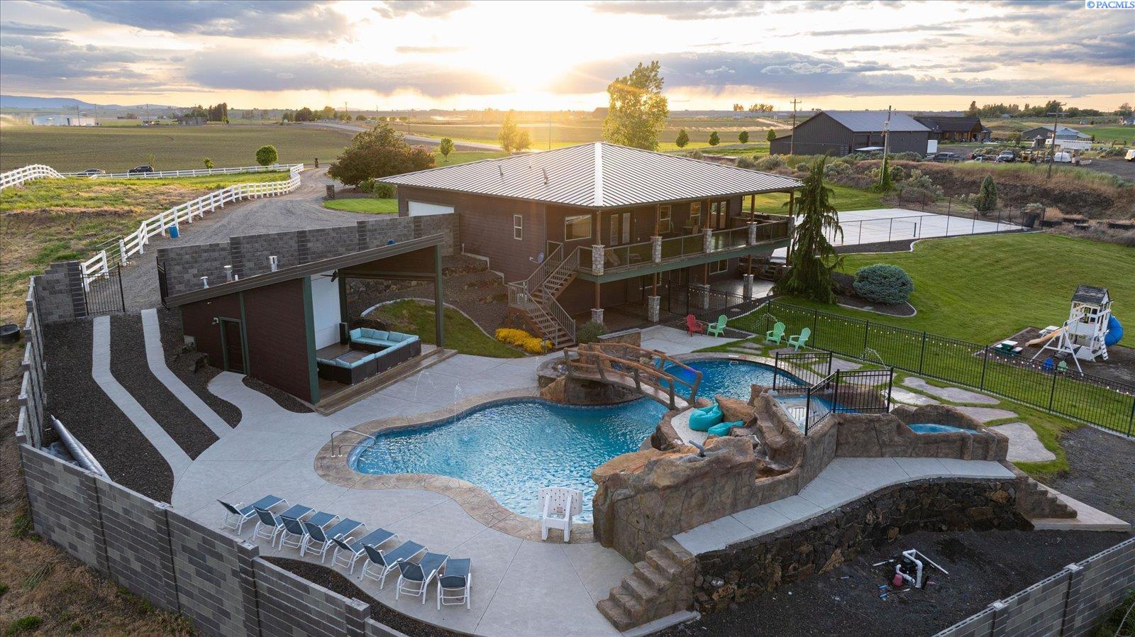 508 Hill Dr, Eltopia, WA 99330