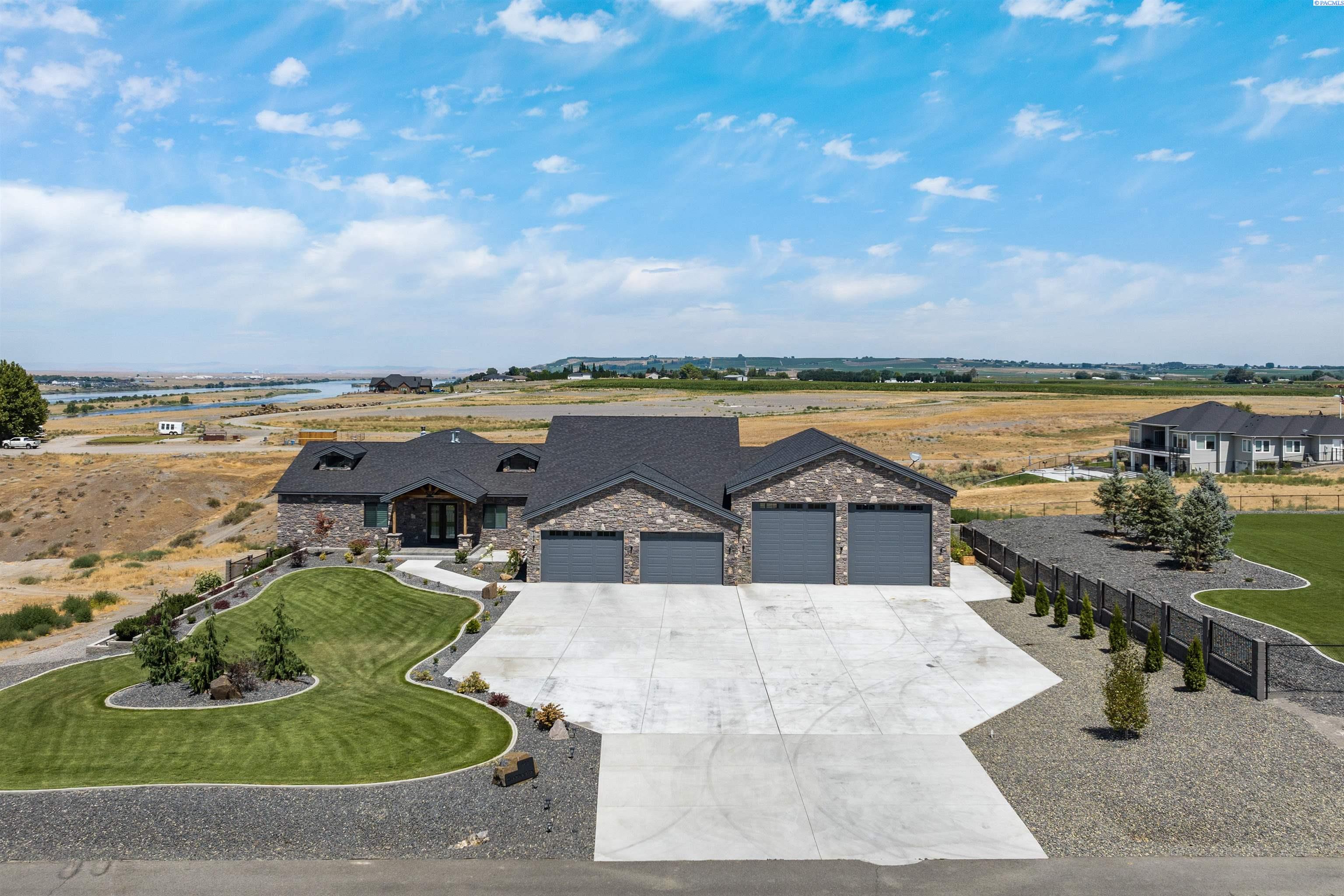 164 Charolais Trl, Pasco, WA 99301