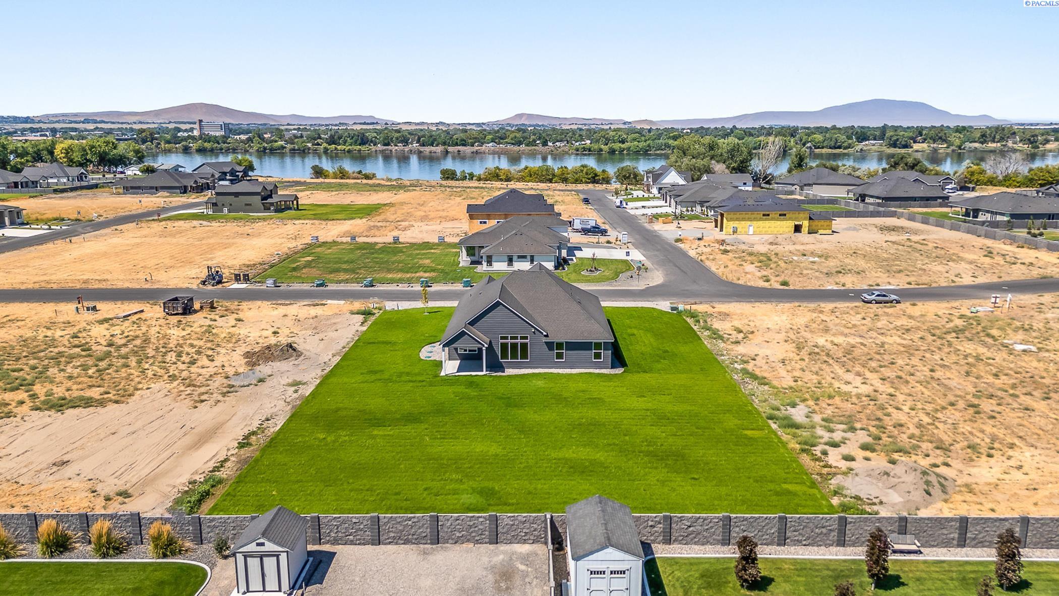 6627 Lazy B Dr, Pasco, WA 99301