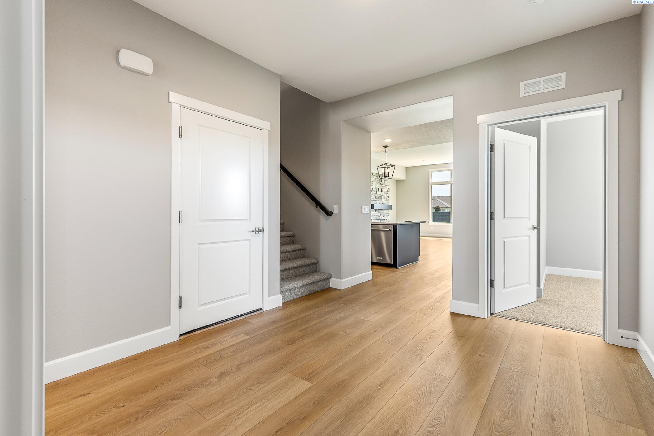 6627 Lazy B Dr, Pasco, WA 99301