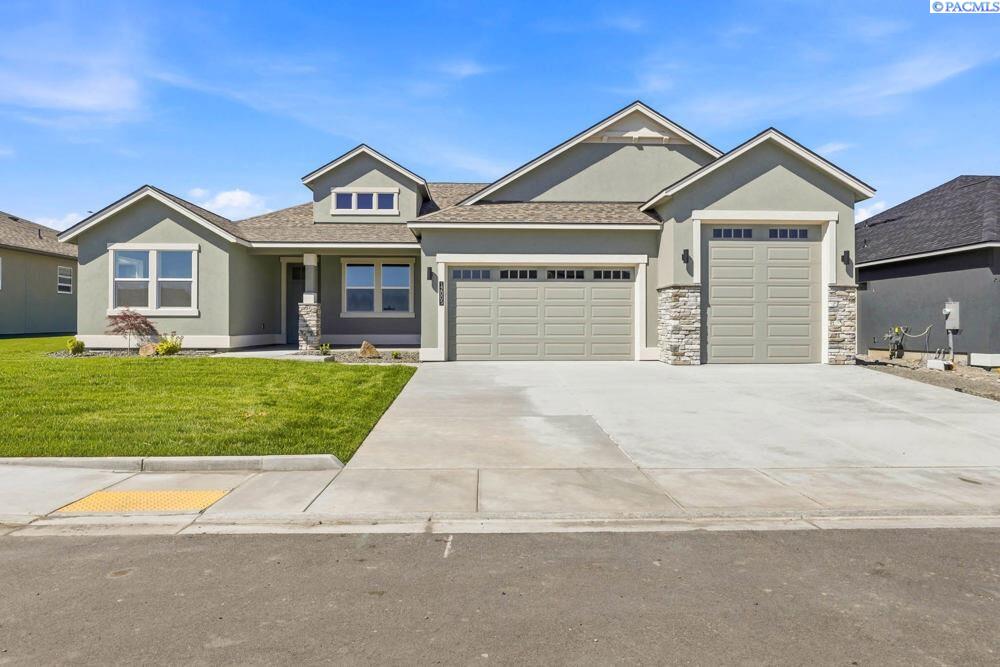 12005 Vincenzo Dr, Pasco, WA 99301