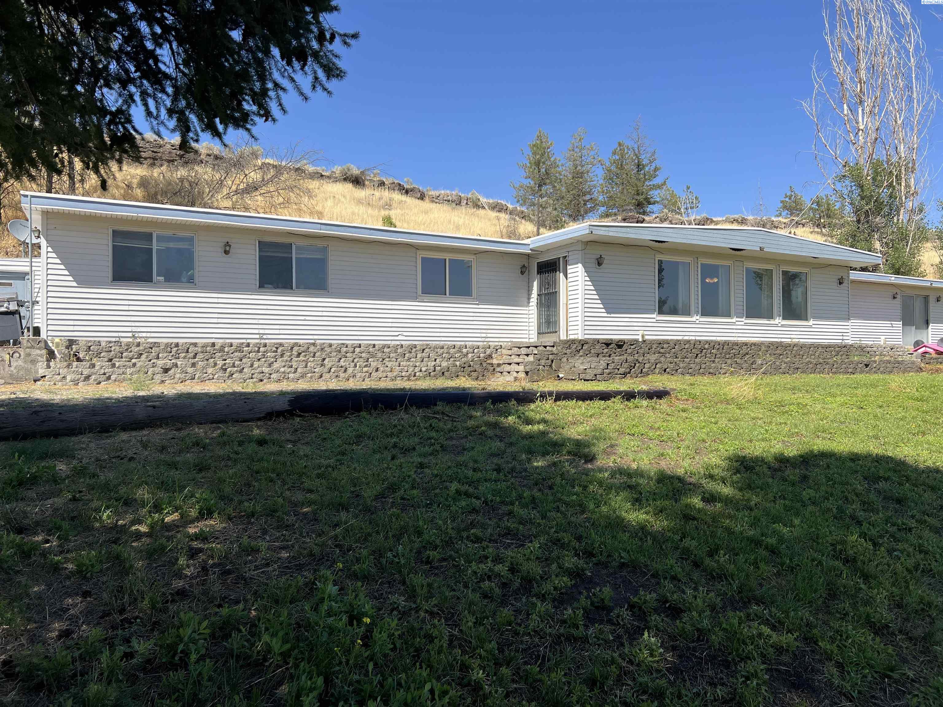 211 Kahlotus Lake Rd, Kahlotus, WA 99335