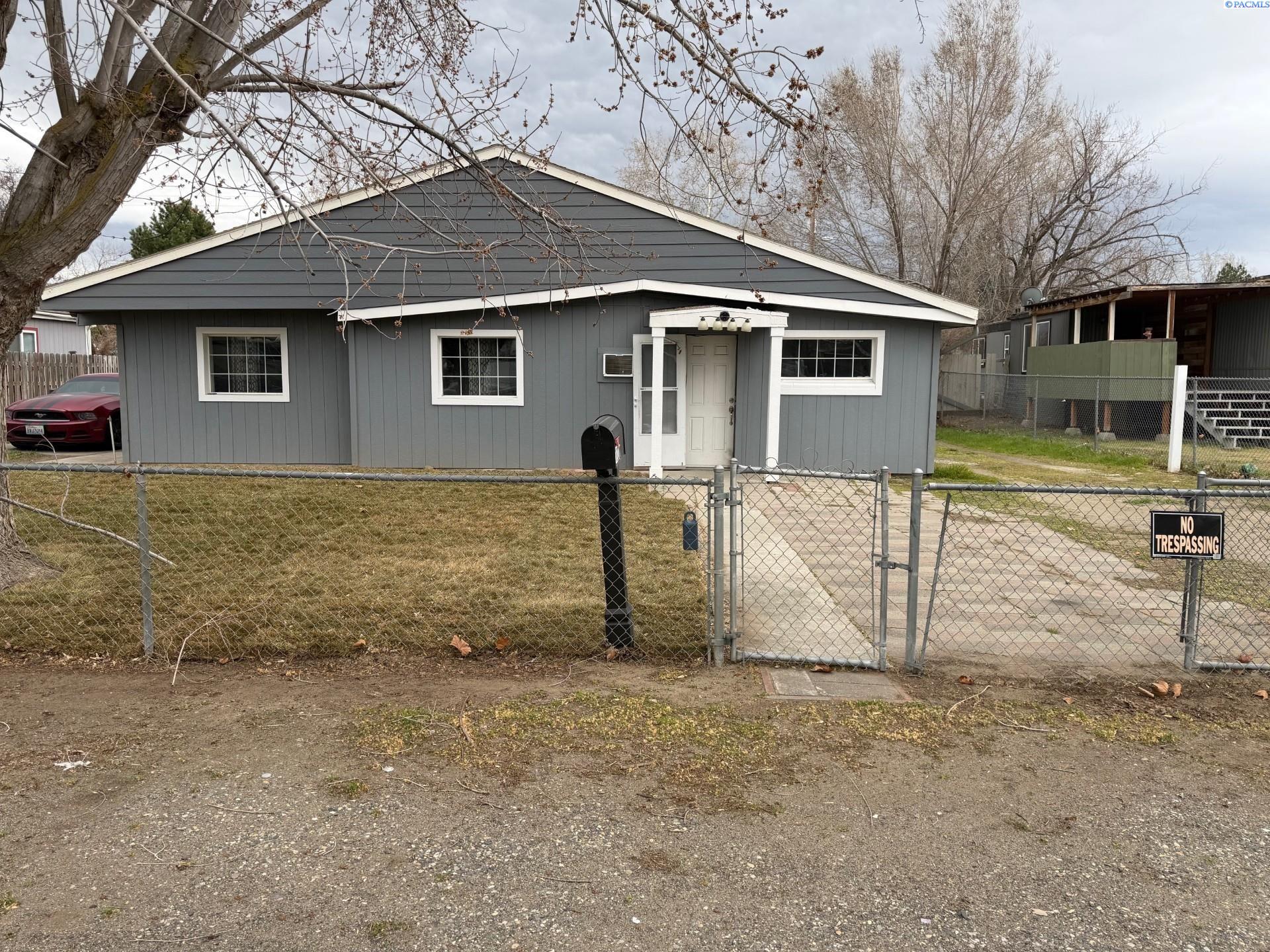 1082 N 61st Ave, West Richland WA 99353