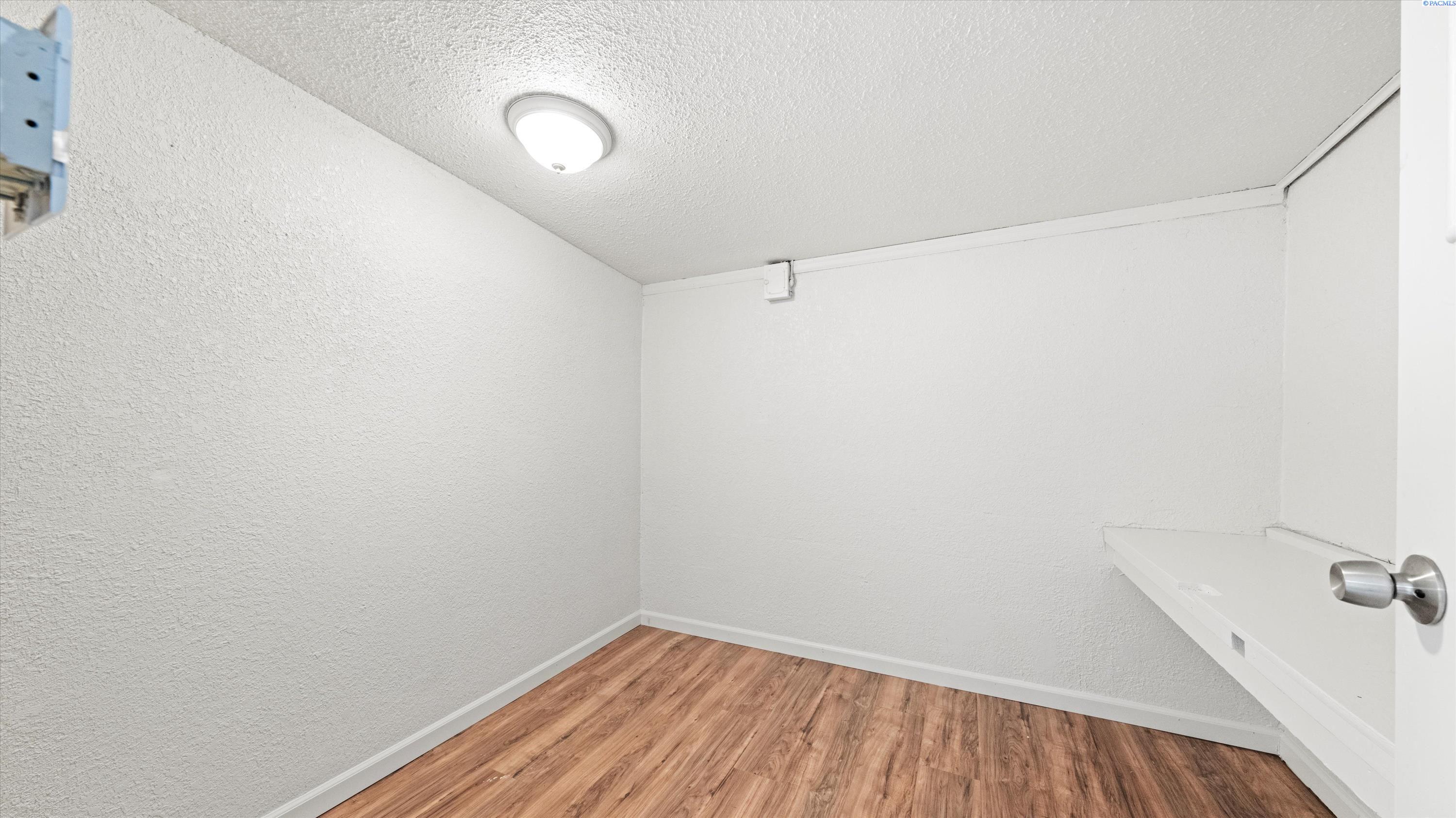 1082 61st Ave, West Richland, WA 99353