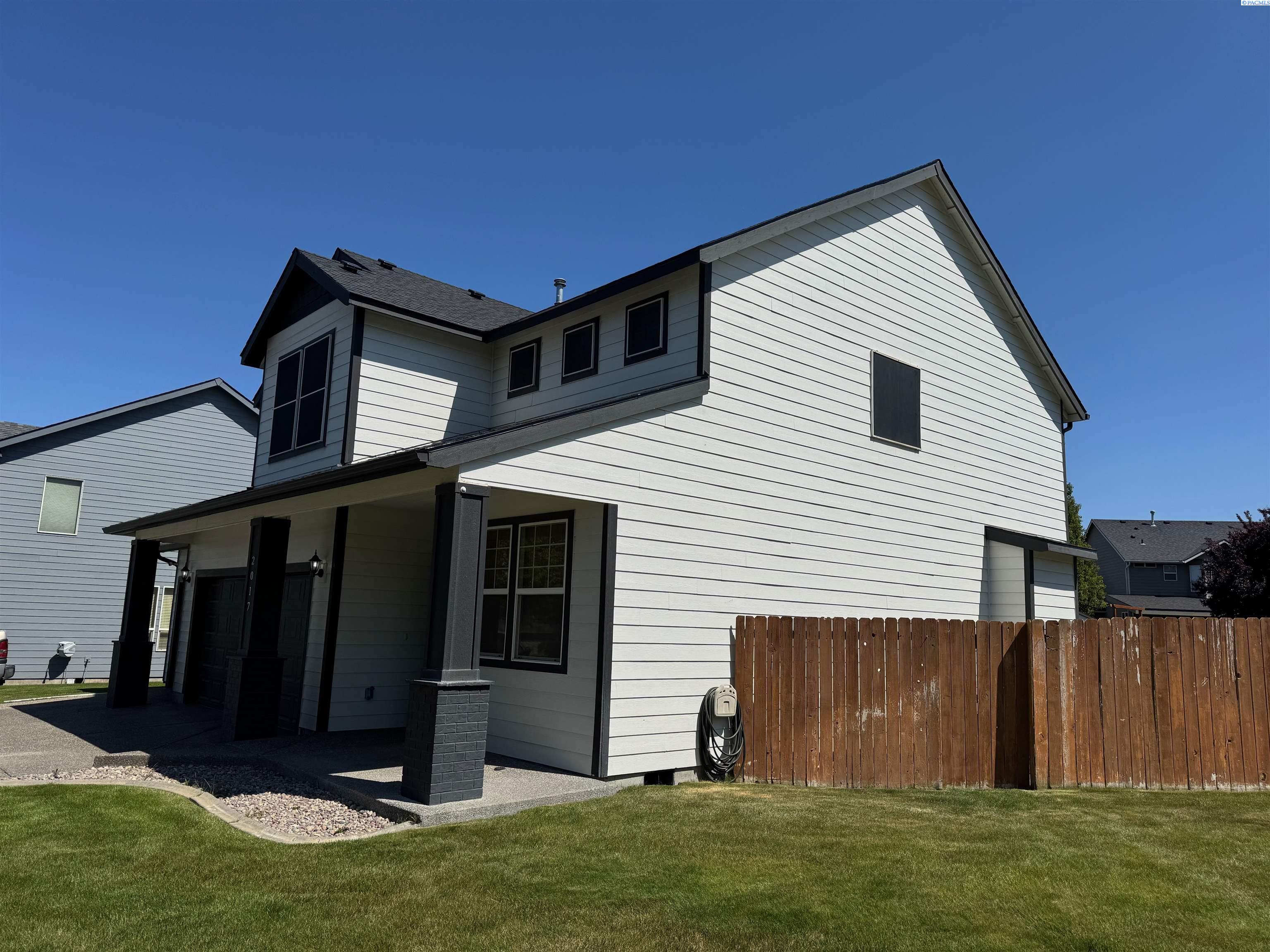 2017 Tweedt St, Kennewick, WA 99338