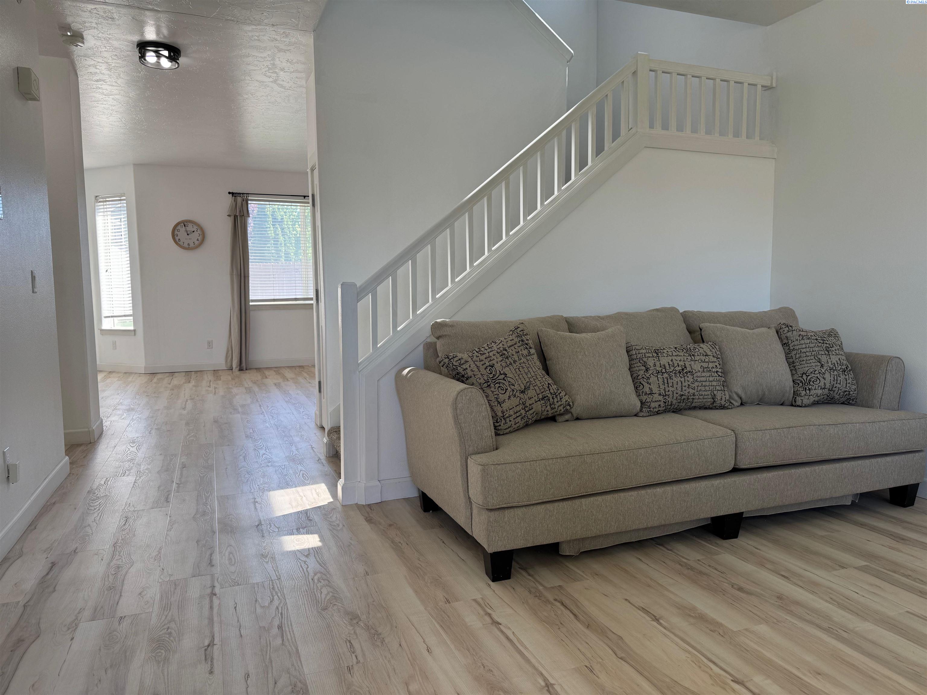 2017 Tweedt St, Kennewick, WA 99338