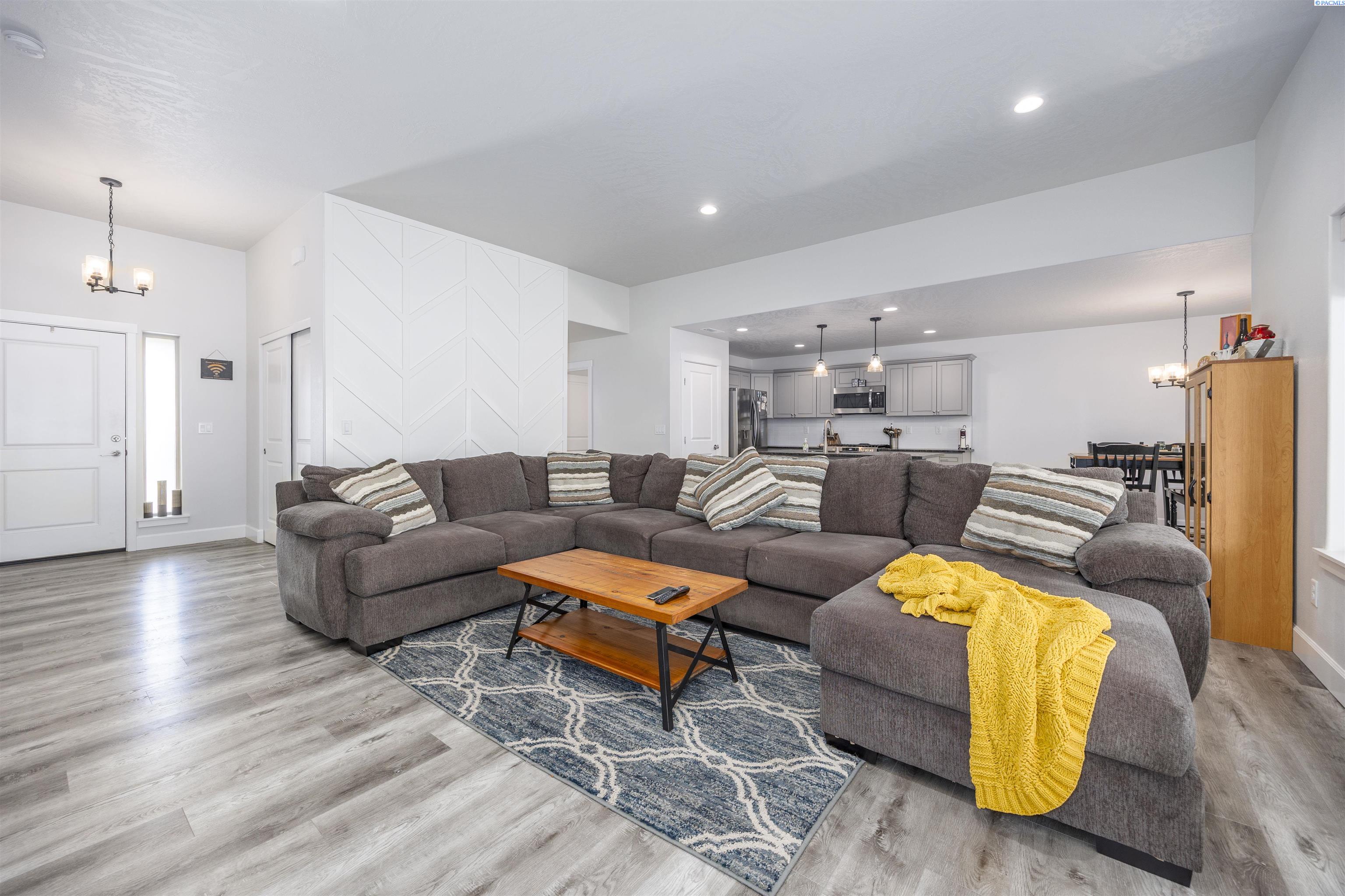 6020 32nd Ct, Kennewick, WA 99338