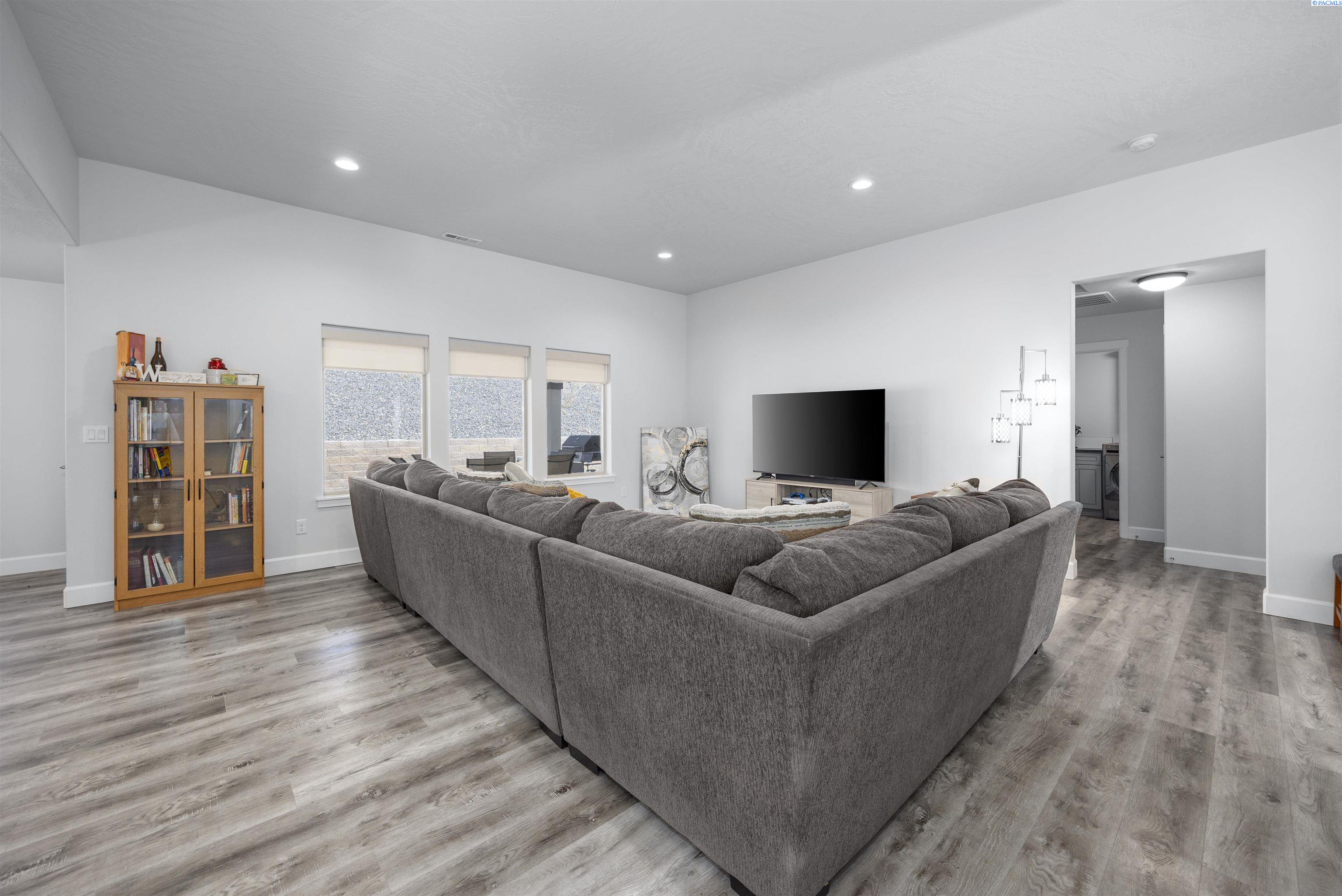 6020 32nd Ct, Kennewick, WA 99338