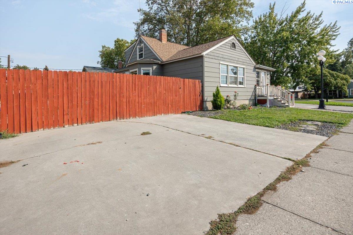 1220 Kennewick Ave, Kennewick, WA 99336