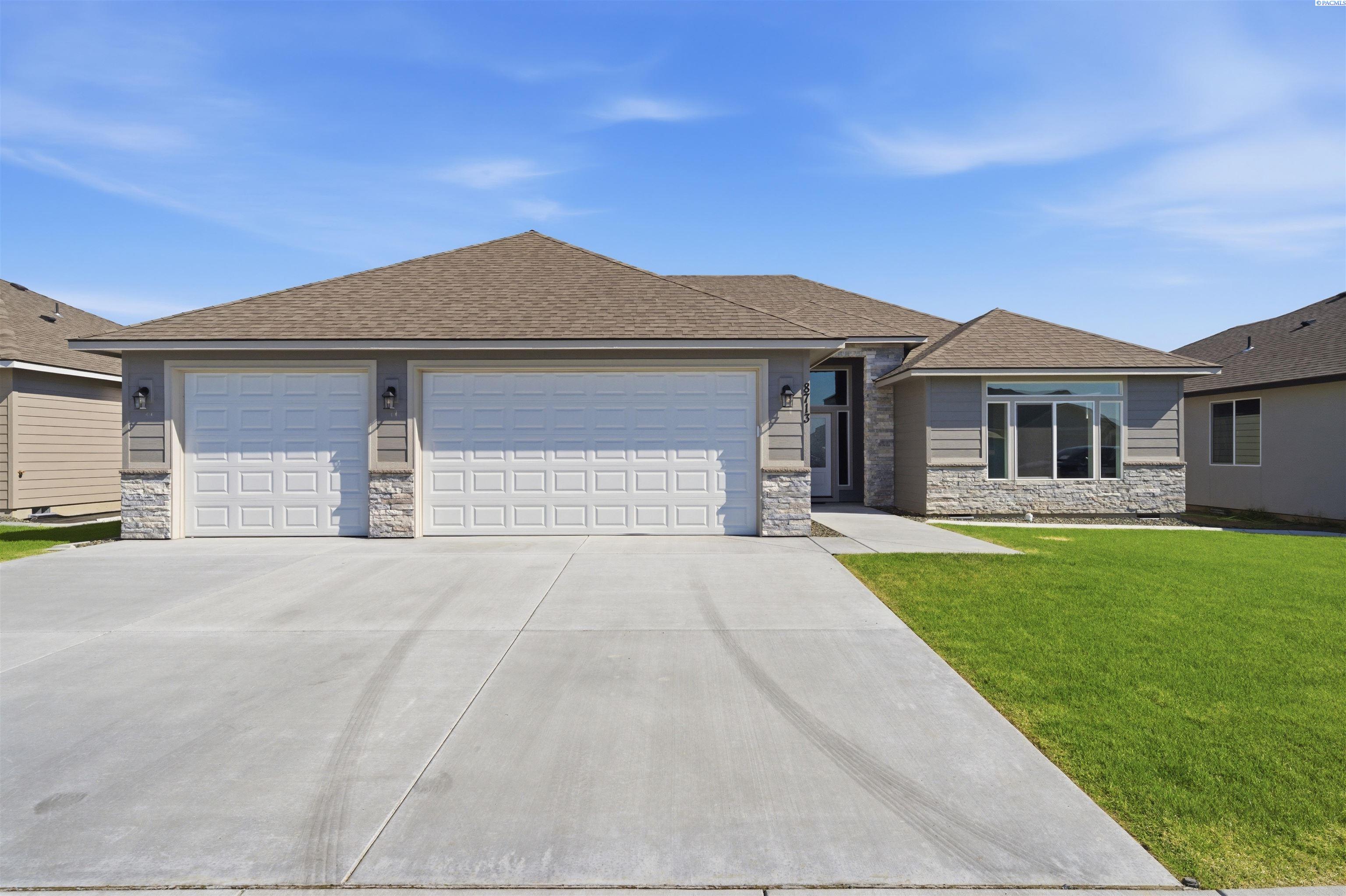 8713 Dusty Maiden Dr, Pasco, WA 99301
