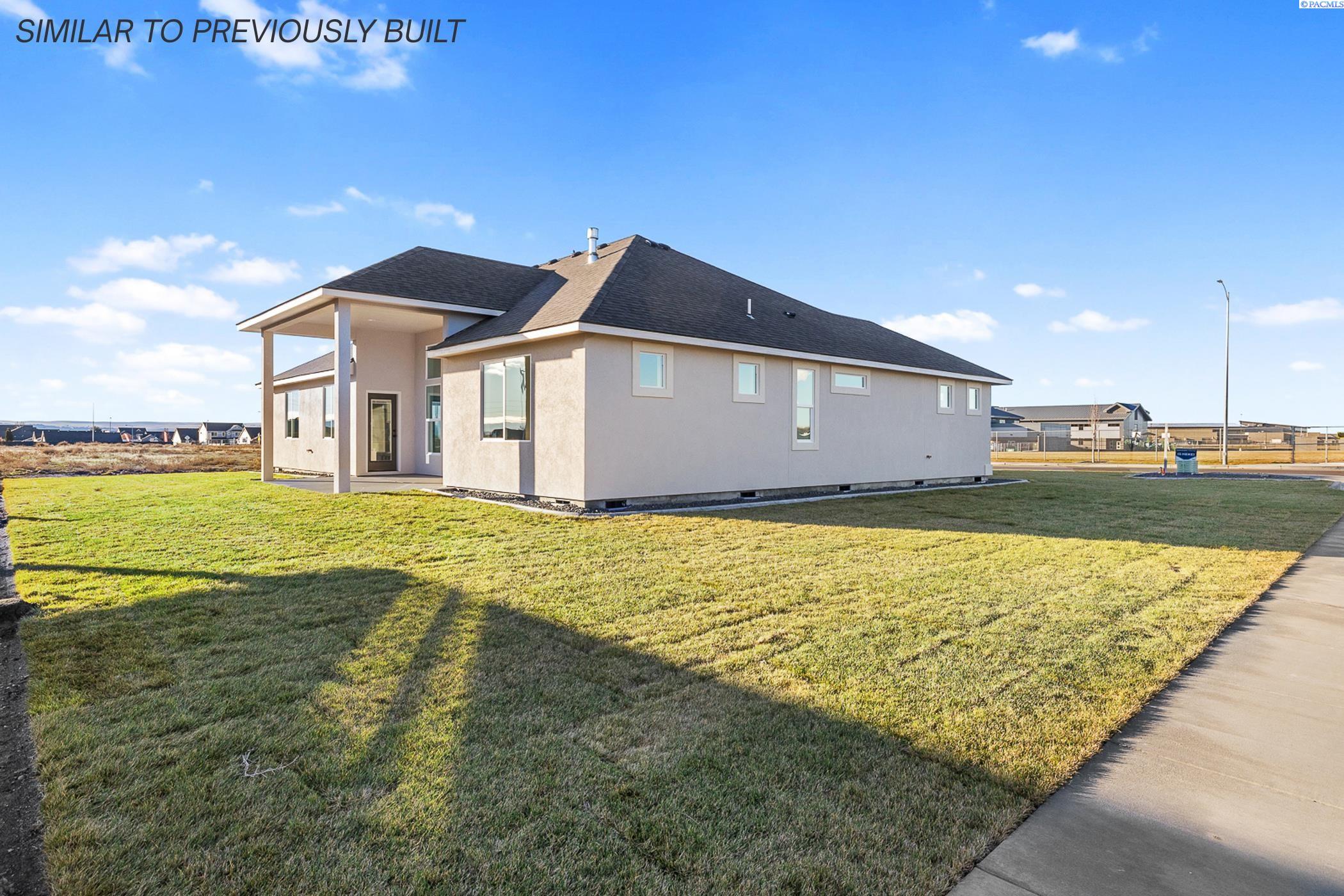 8713 Dusty Maiden Dr, Pasco, WA 99301