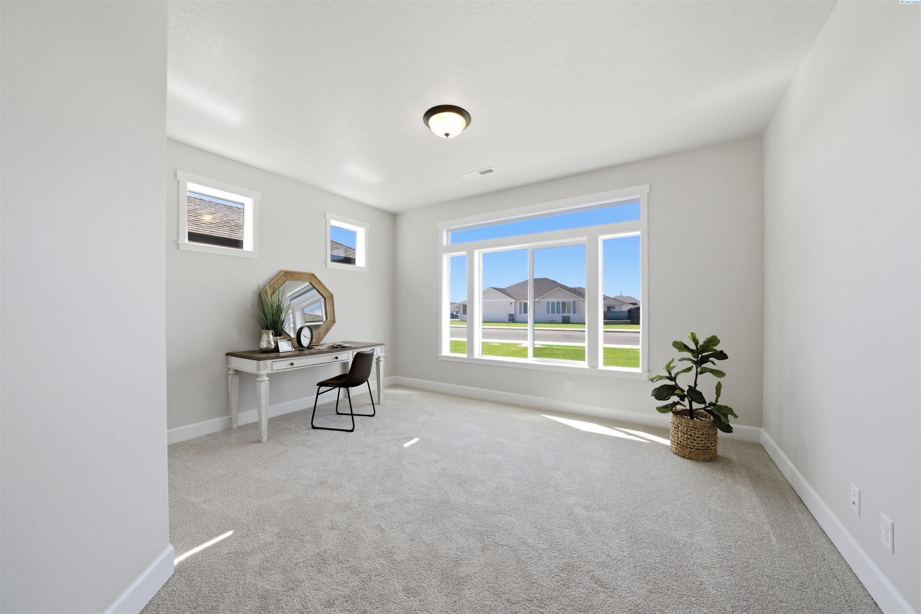 8713 Dusty Maiden Dr, Pasco, WA 99301