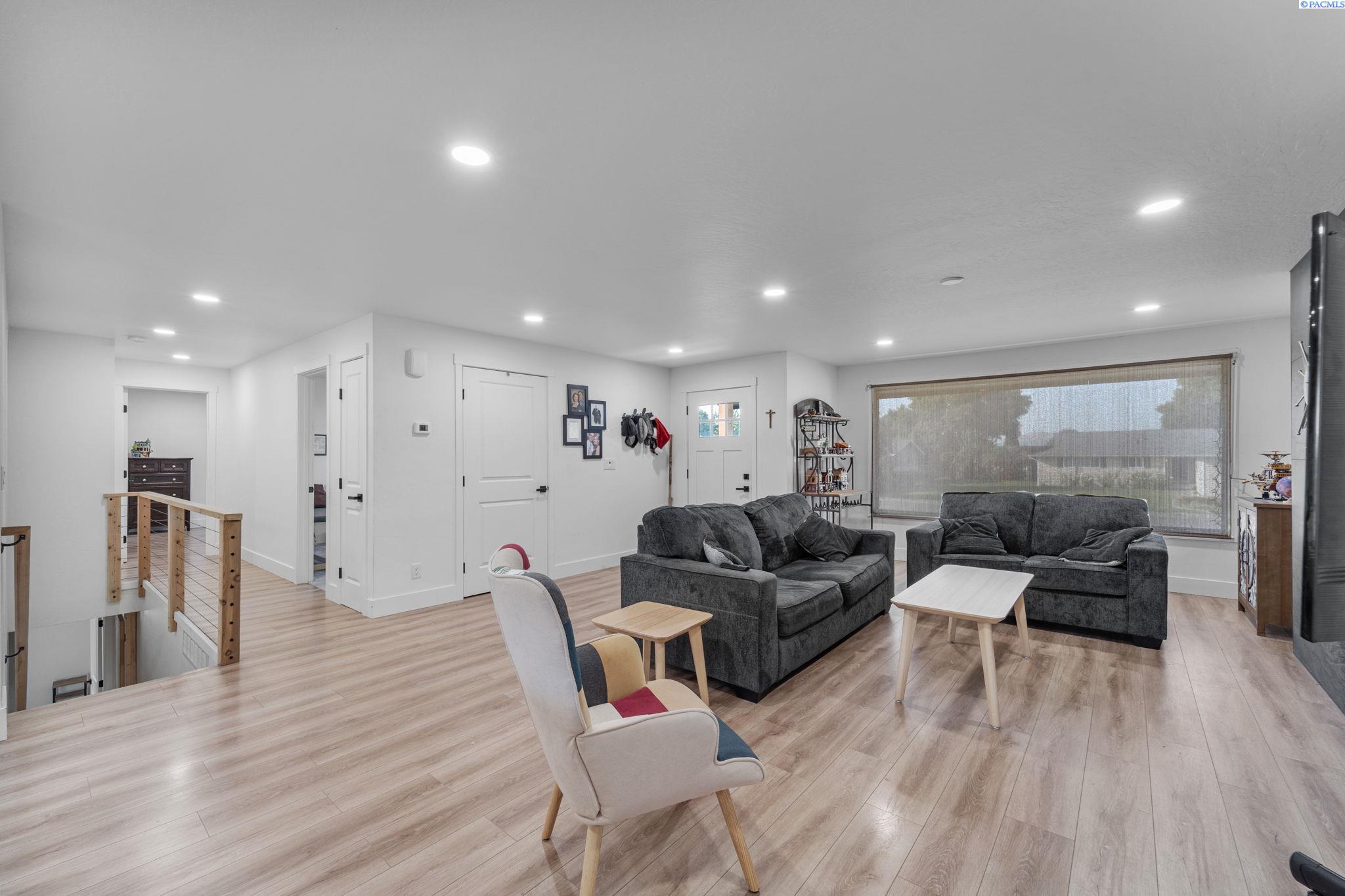 10013 W Argent Rd, Pasco, WA 99301