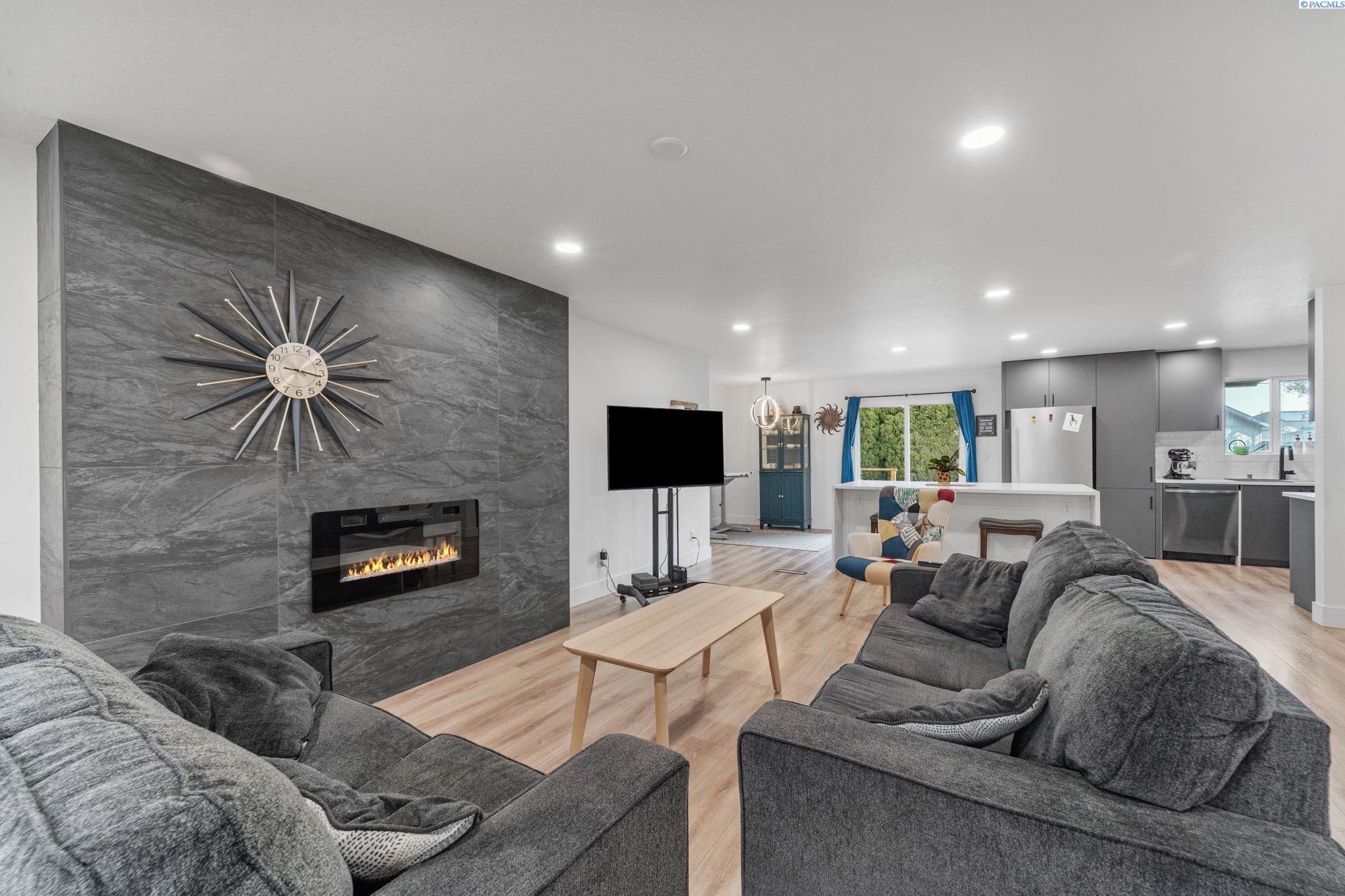 10013 W Argent Rd, Pasco, WA 99301