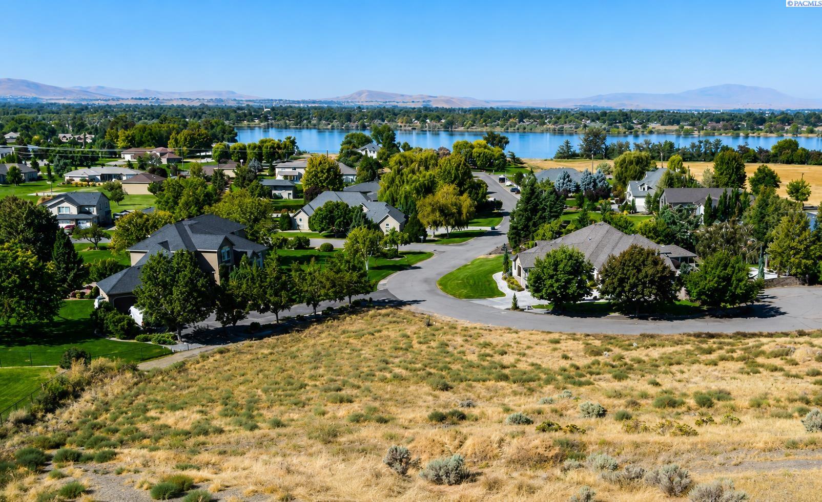 12050 Hillcrest Dr, Pasco, WA 99301