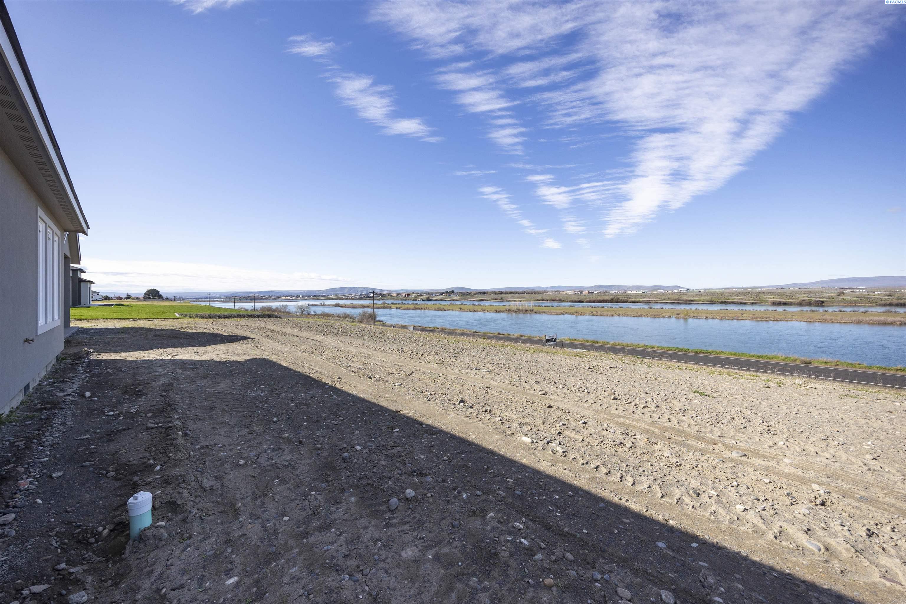 161 Riviera Dr, Pasco, WA 99301