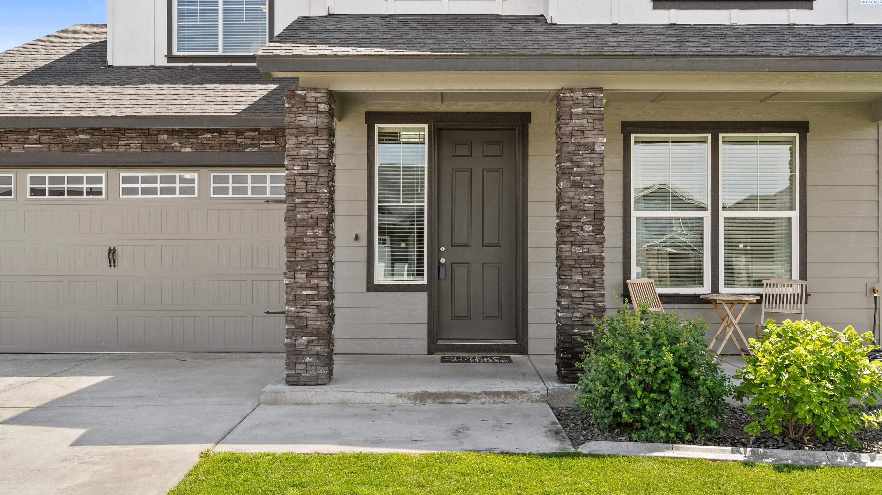 8215 Cardinal Peak St, West Richland, WA 99353