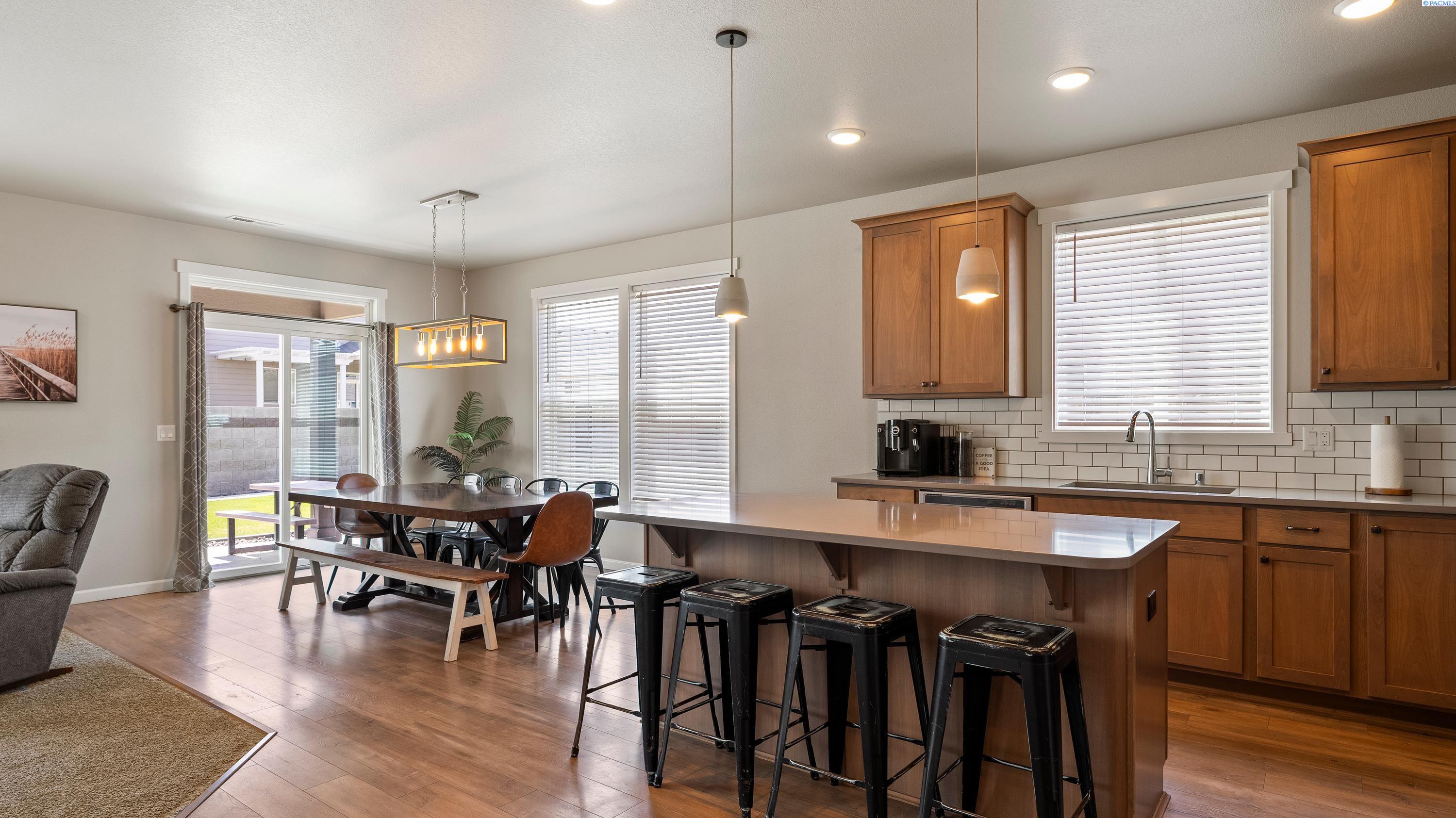 8215 Cardinal Peak St, West Richland, WA 99353