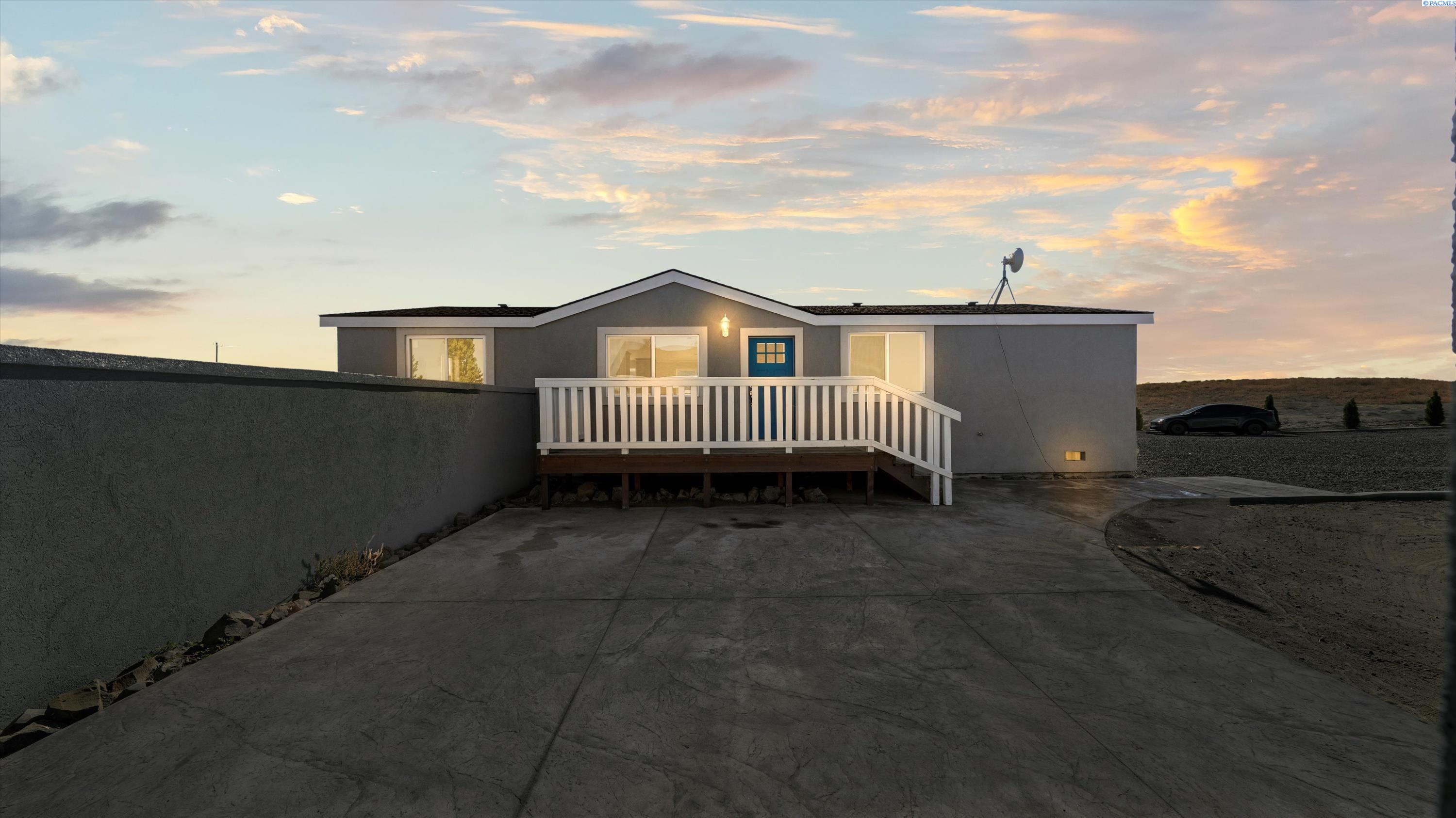 94 Dusty Rd, Burbank, WA 99323