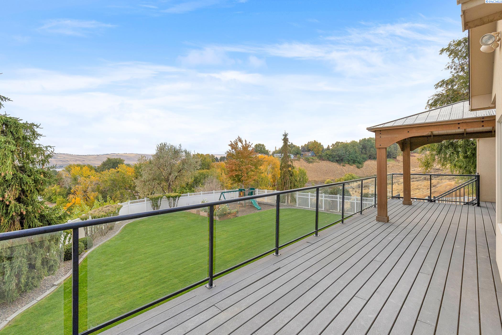241 Kristen Ln, Kennewick, WA 99338
