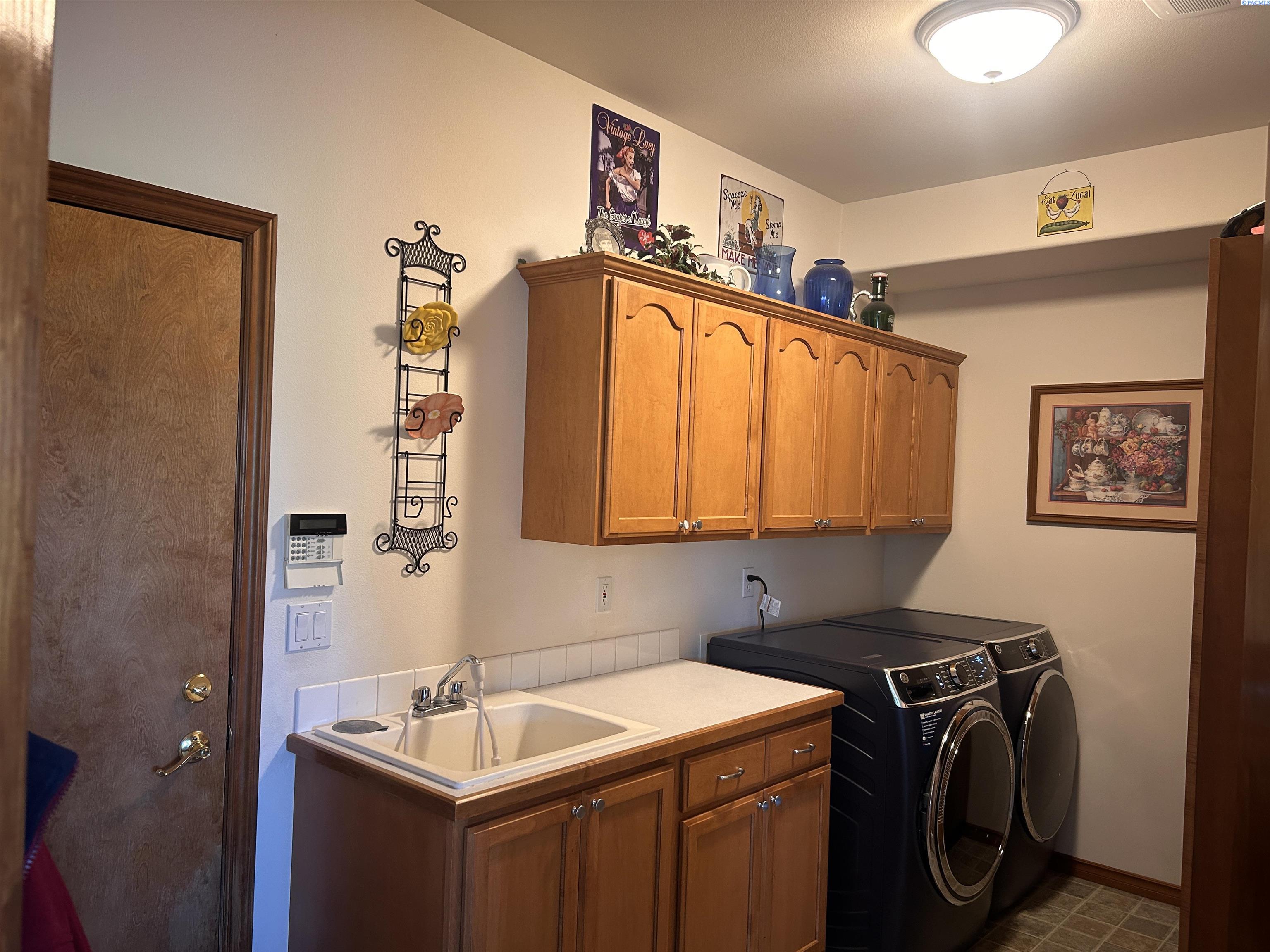 Photo 2 of Single family home for sale at 3405 S Johnson St, Kennewick, WA 99337 | MLS# 288309 | Listing updated on 2026-09-16