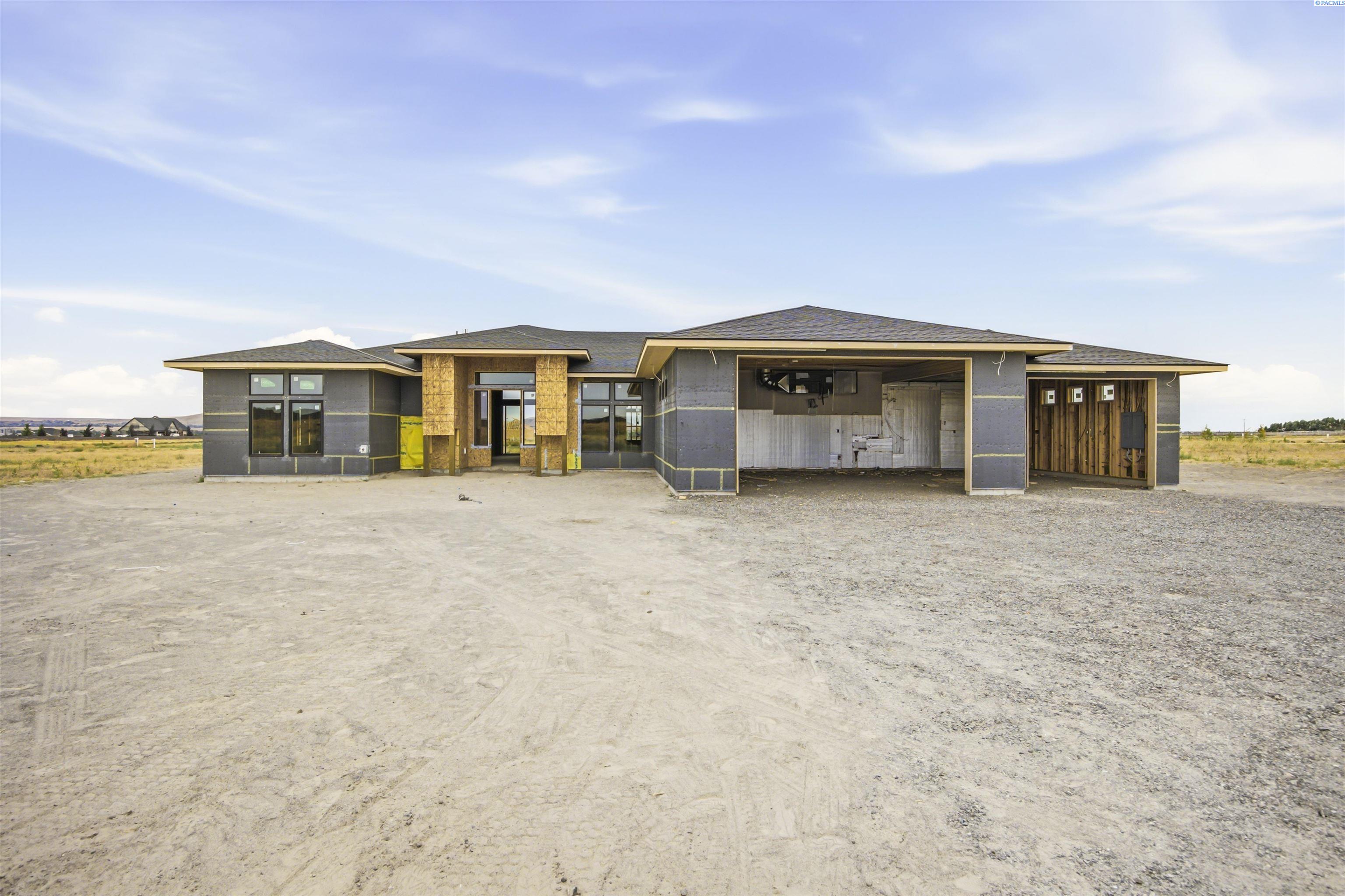 8402 Axil Ln, Pasco, WA 99301