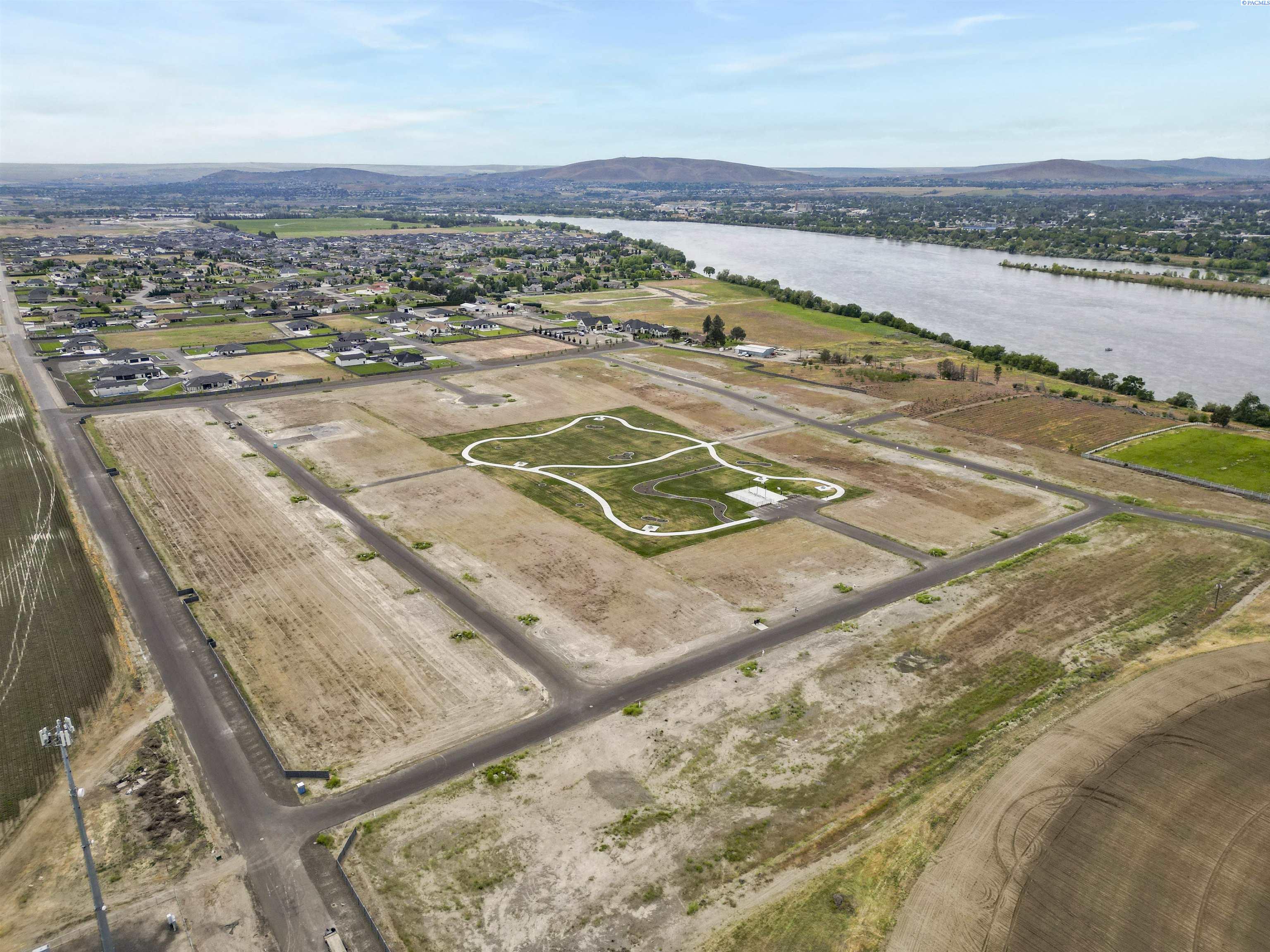 8402 Axil Ln, Pasco, WA 99301