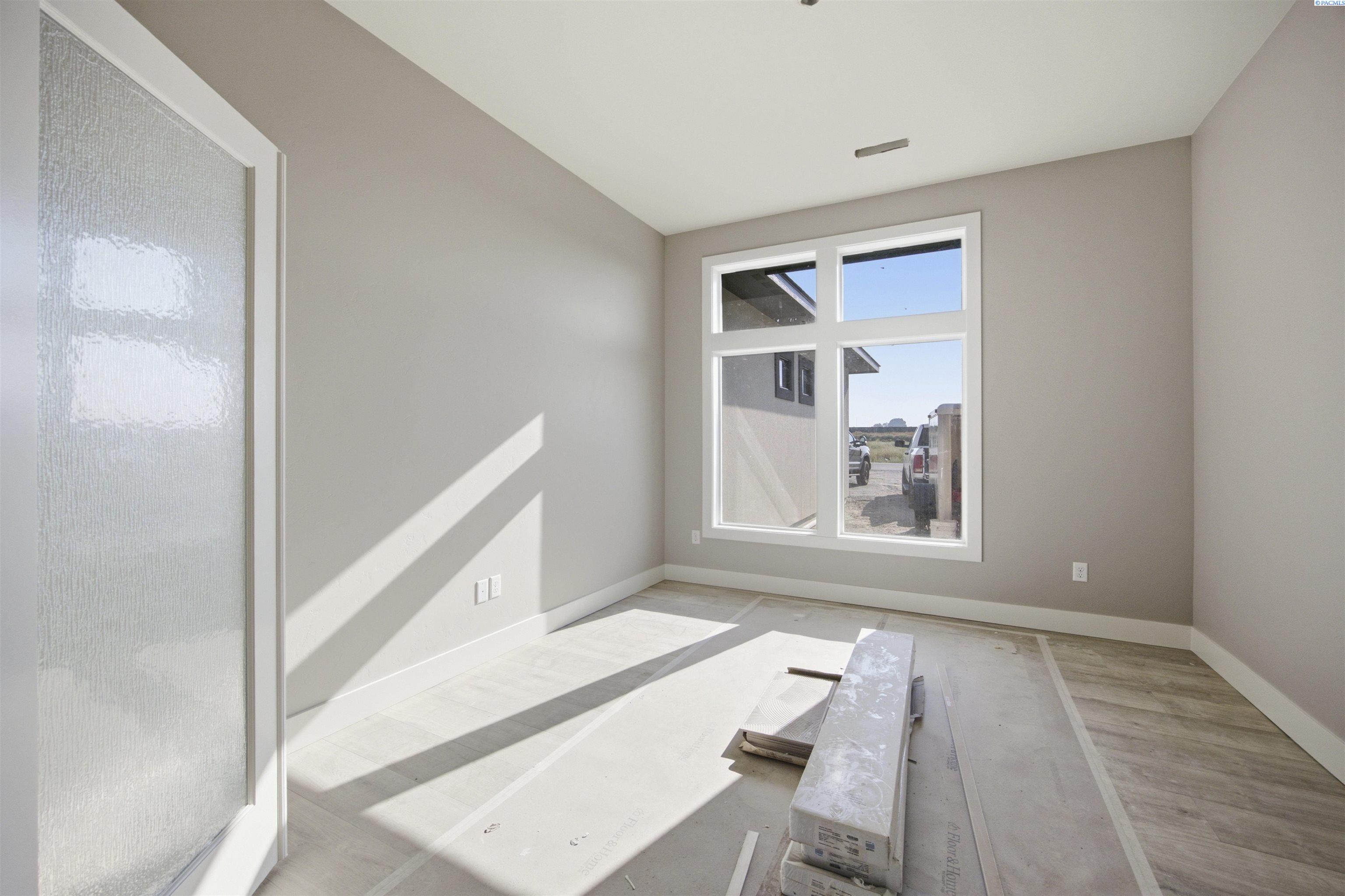 8402 Axil Ln, Pasco, WA 99301