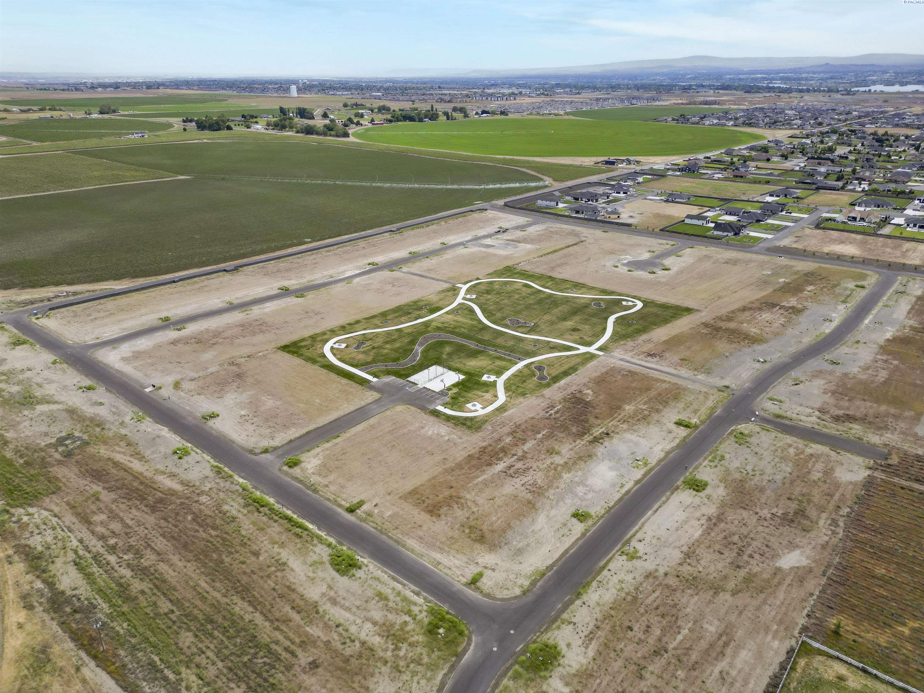 8402 Axil Ln, Pasco, WA 99301