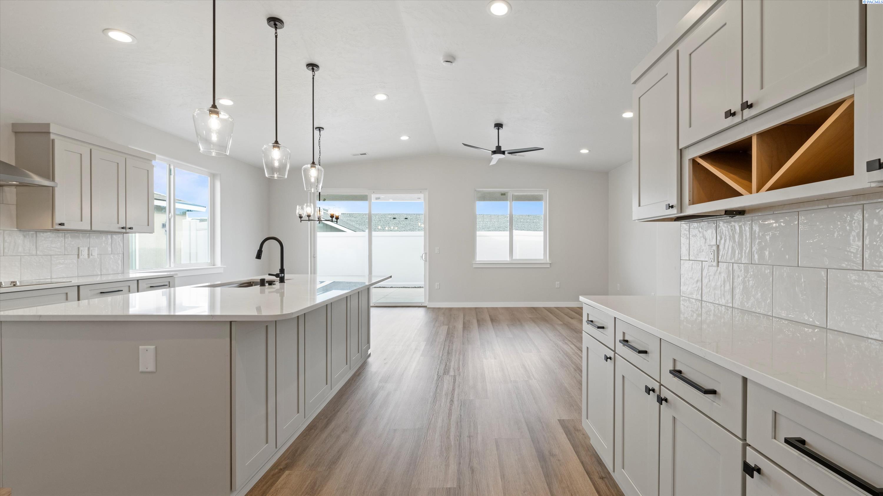 1356 Kalani Ct, West Richland, WA 99353