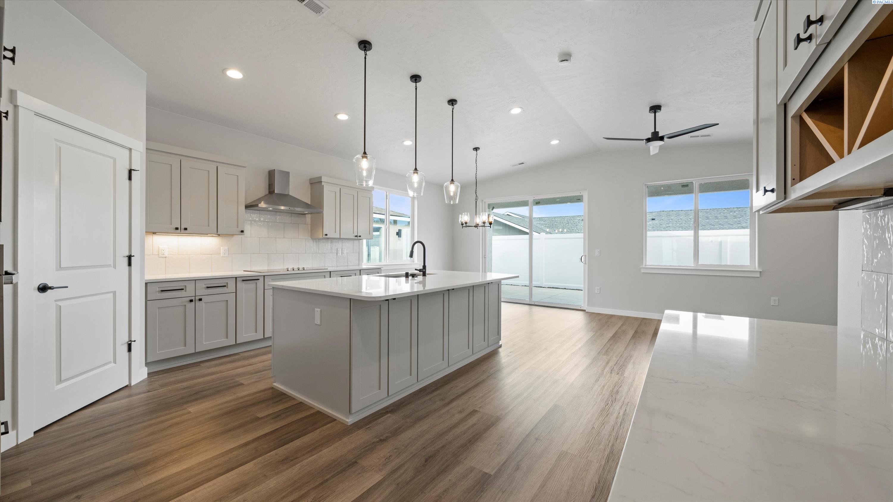 1356 Kalani Ct, West Richland, WA 99353