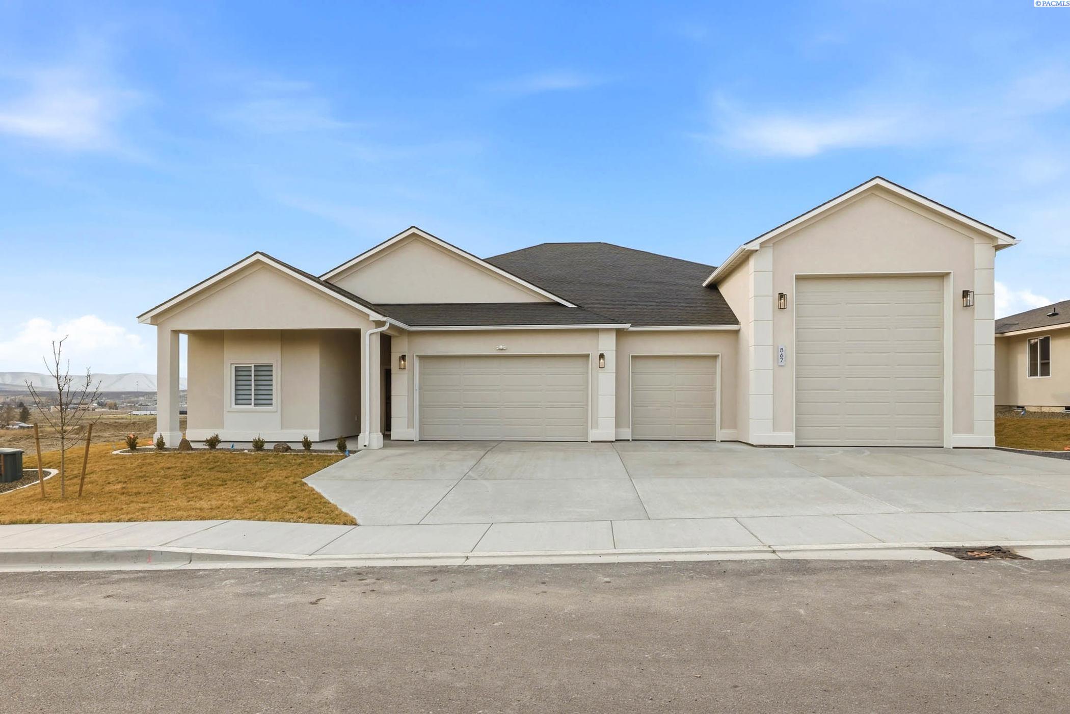 867 Thebes St, West Richland, WA 99353