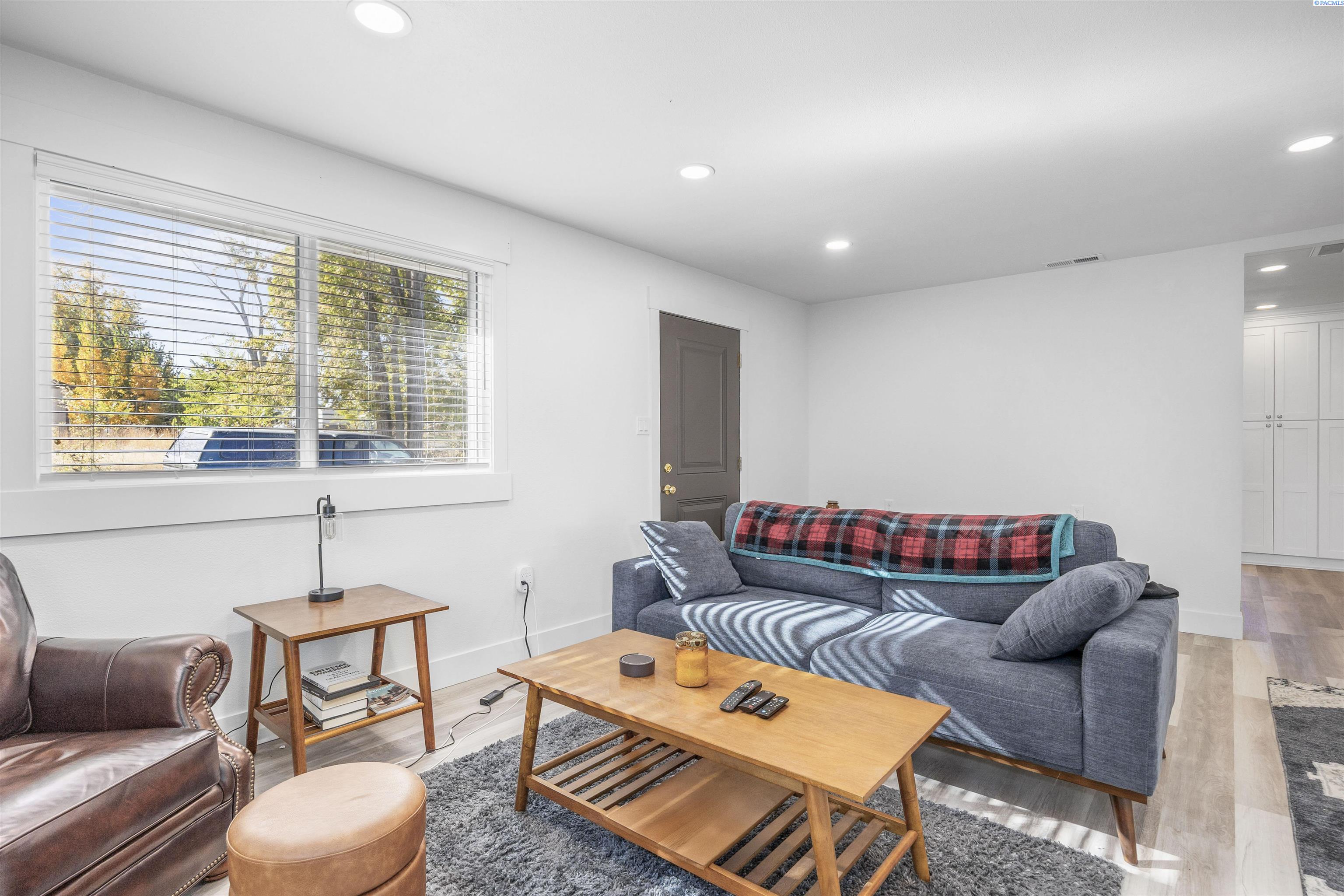 1330 Louisiana Ave, Richland, WA 99352