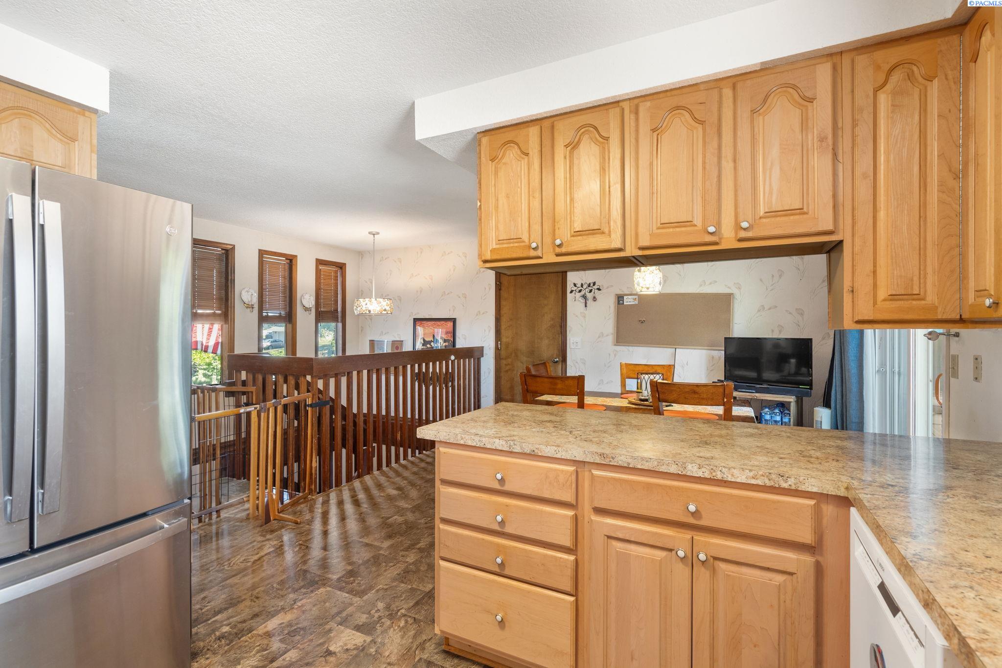 Photo 3 of Single family home for sale at 5500 W 26th Ave, Kennewick, WA 99338 | MLS# 288429 | Listing updated on 2026-09-17
